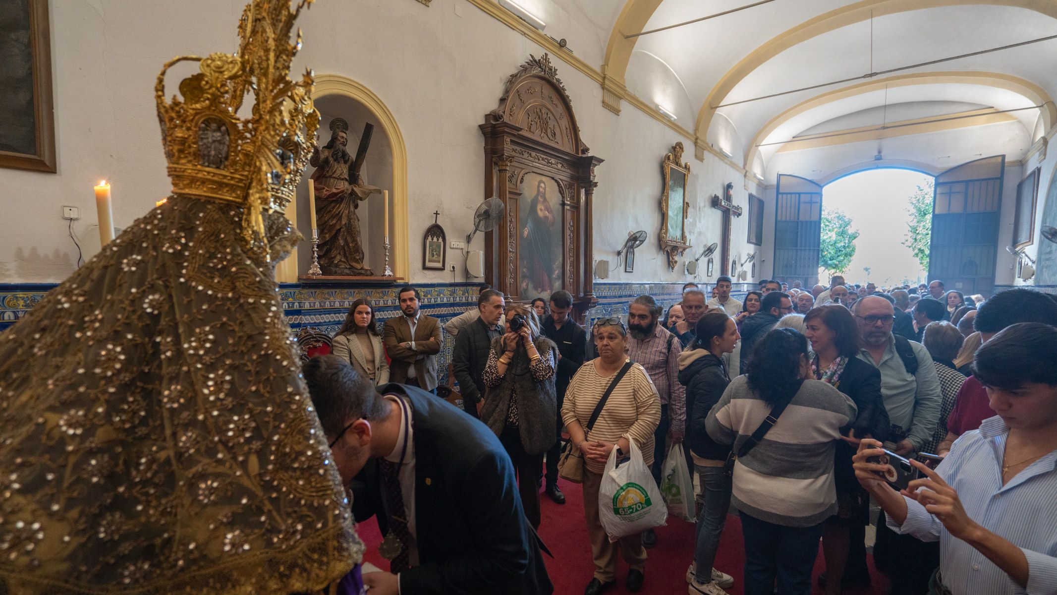 El primer domingo de Cuaresma en Jerez, con varios besapiés y besamanos, en imágenes.