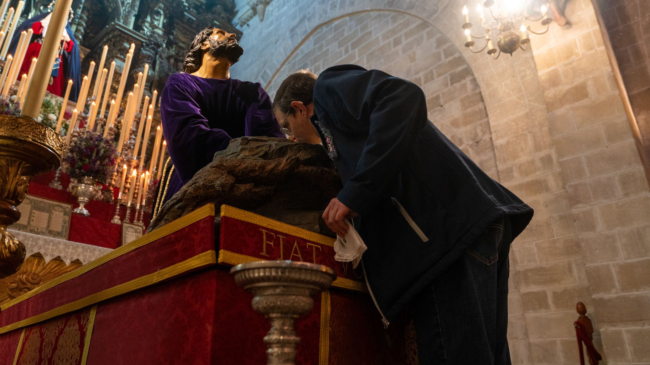 El primer domingo de Cuaresma en Jerez, con varios besapiés y besamanos, en imágenes.