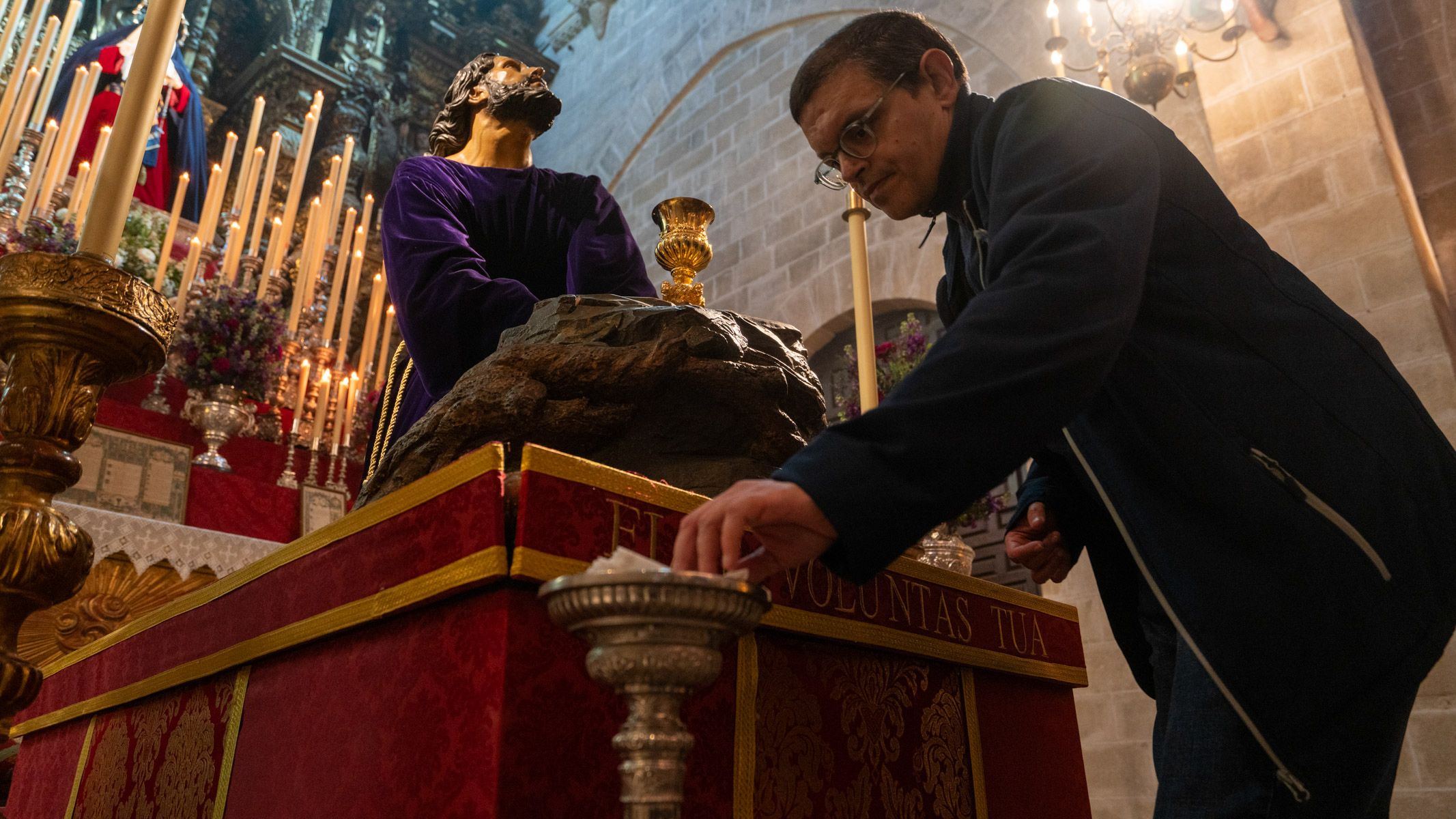 El primer domingo de Cuaresma en Jerez, con varios besapiés y besamanos, en imágenes.
