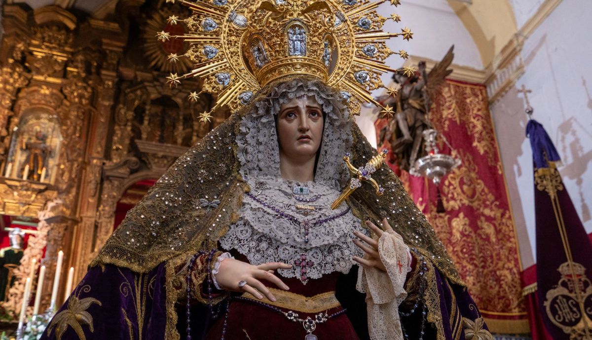 La Virgen del Traspaso, expuesta en besamanos.