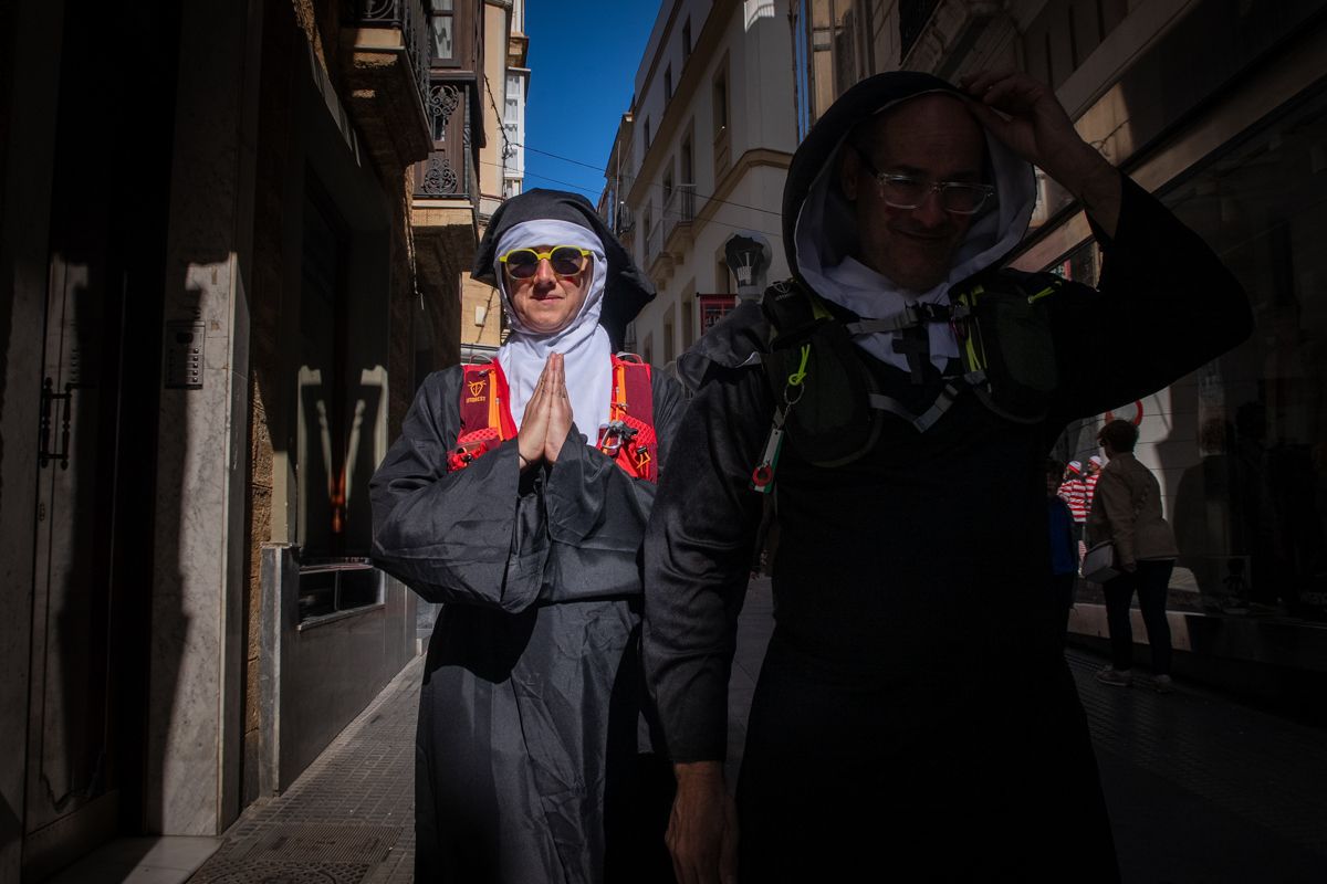 Domingo de Piñata: Cádiz vibra entre coplas, coros, gastronomía y la quema de la Bruja Piti al ritmo de la música electrónica