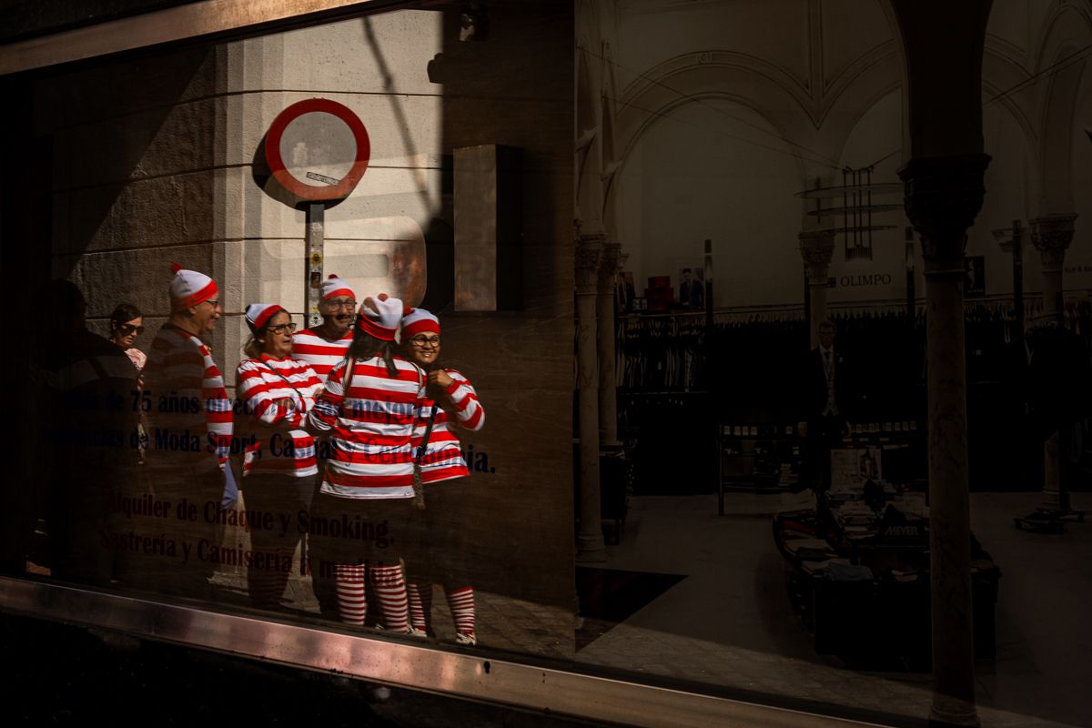 Domingo de Piñata: Cádiz vibra entre coplas, coros, gastronomía y la quema de la Bruja Piti al ritmo de la música electrónica