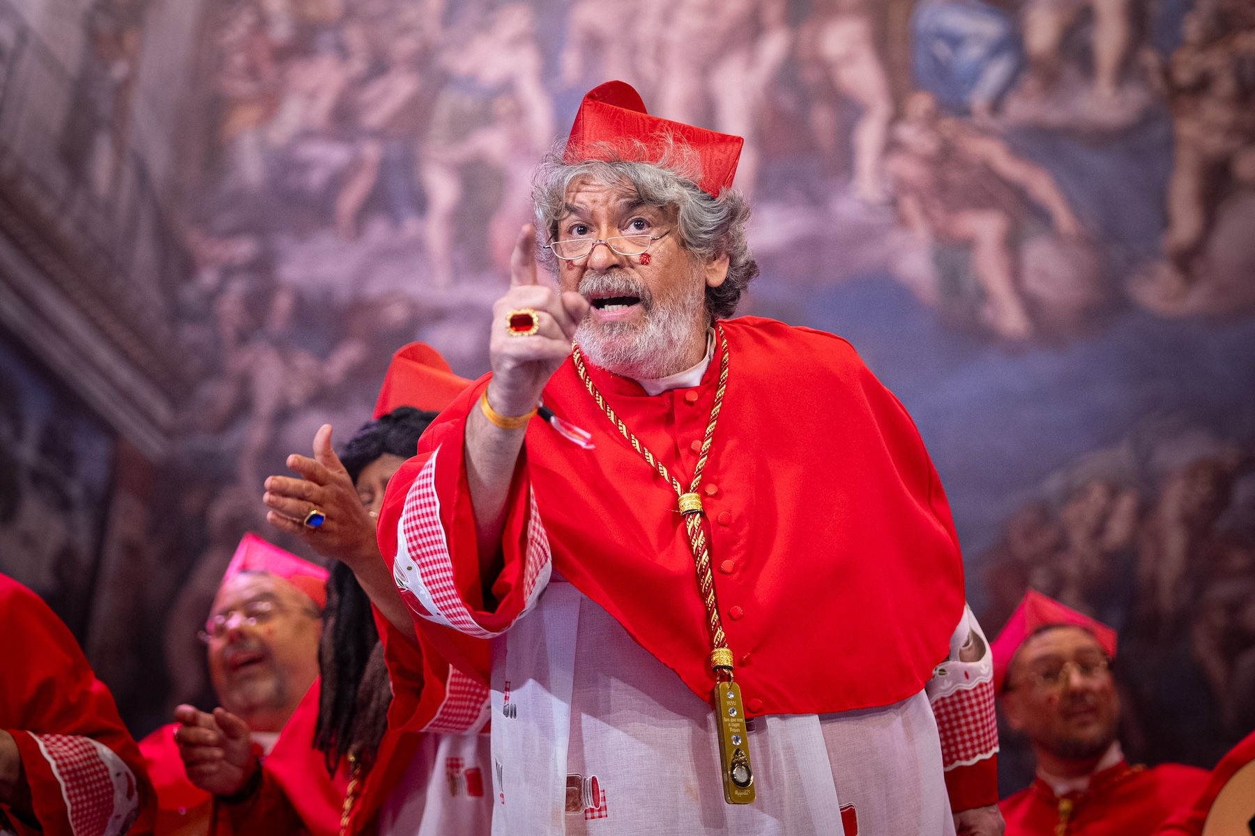 Yuyu, durante una actuación de la chirigota 'Los que van a coger papas', en el COAC. Yuyu, durante una actuación de la chirigota 'Los que van a coger papas', en el COAC.