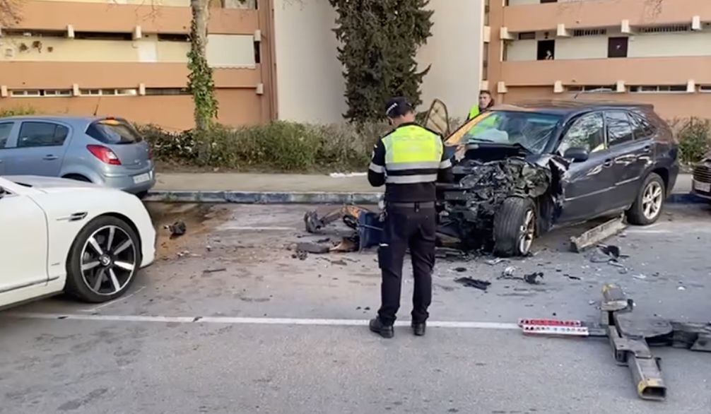 Dos de las personas heridas en el accidente en Marbella, en la avenida Cánovas del Castillo, fueron evacuadas al Hospital Costa del Sol