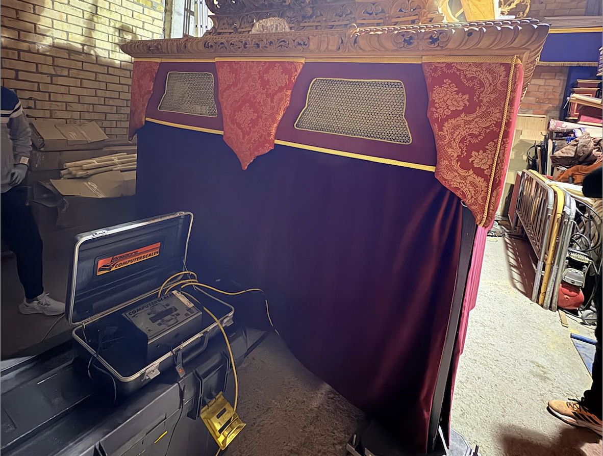 El. misterio de Pasión durante el el proceso de pesaje.