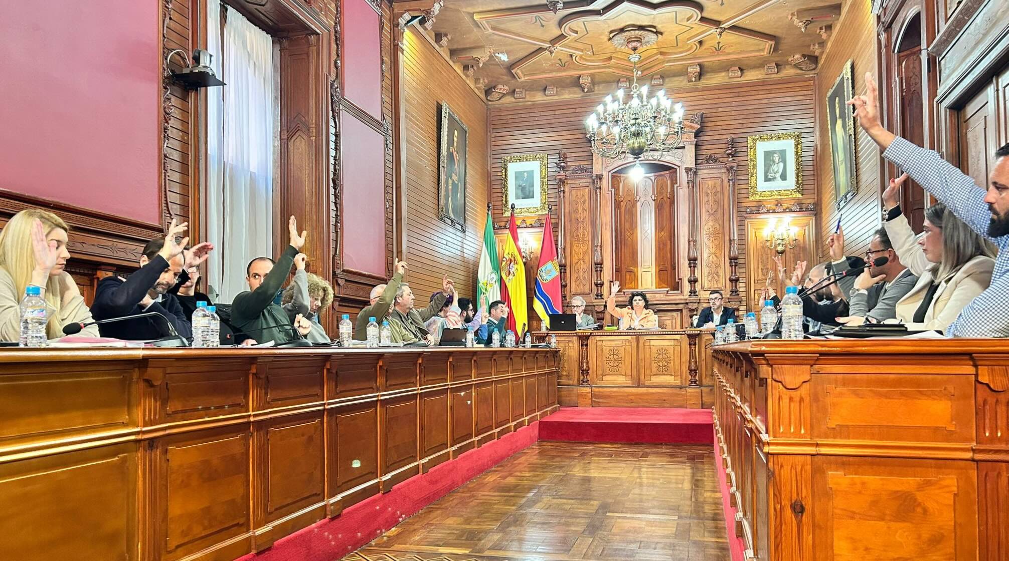 Pleno de febrero en el Ayuntamiento de Sanlúcar, este pasado martes, presidido por la alcaldesa Carmen Álvarez.