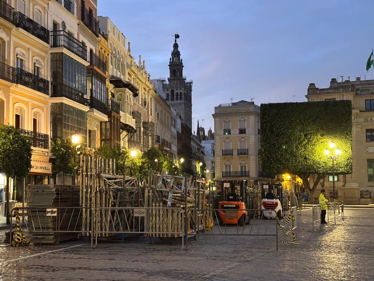 Montaje de los palcos en Sevilla. Foto Pasión de Sevilla Oficial Montaje de los palcos en Sevilla. Foto Pasión de Sevilla Oficial