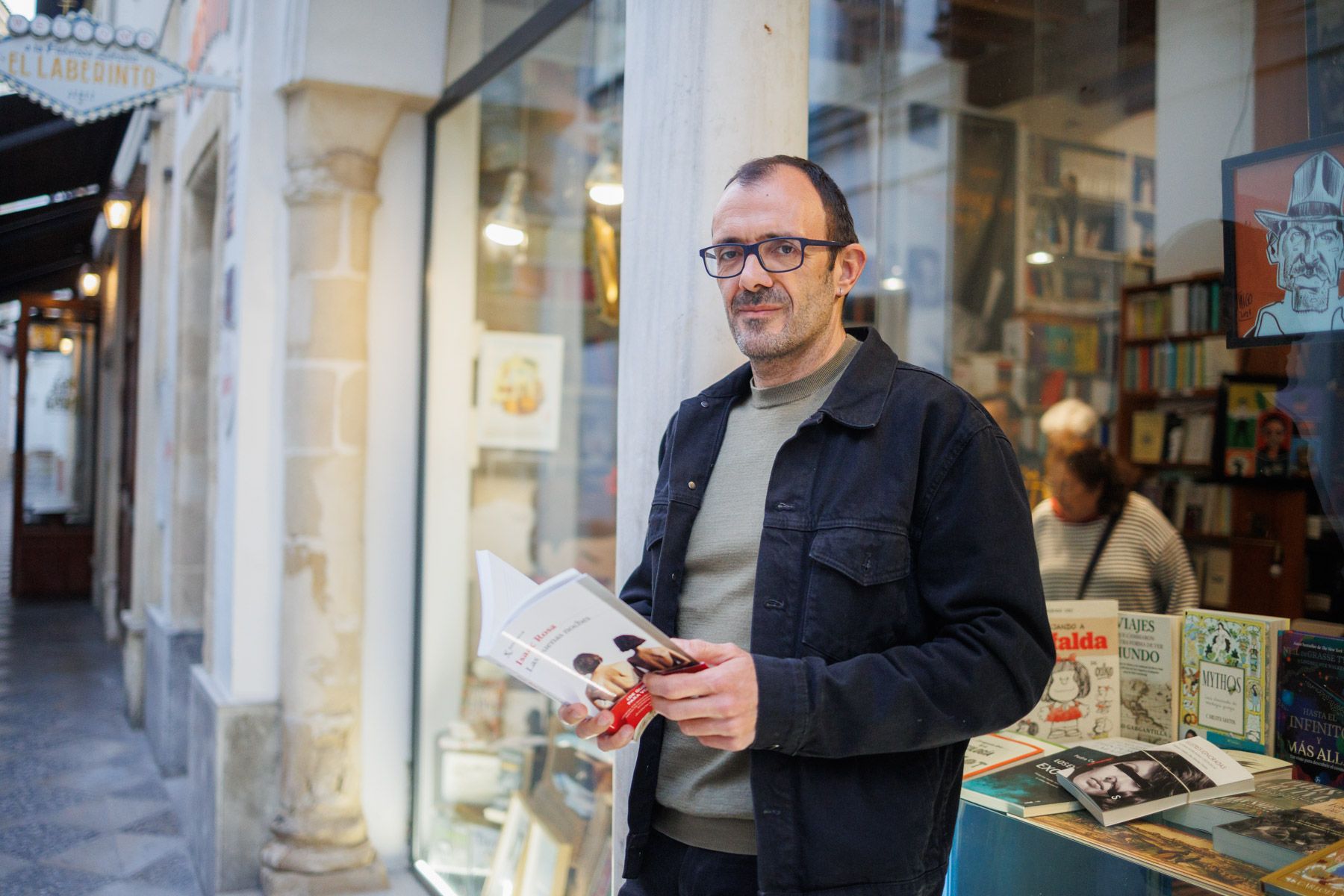 El escritor sevillano Isaac Rosa, en días pasados, antes de la presentación de su novela en El Laberinto de Jerez.