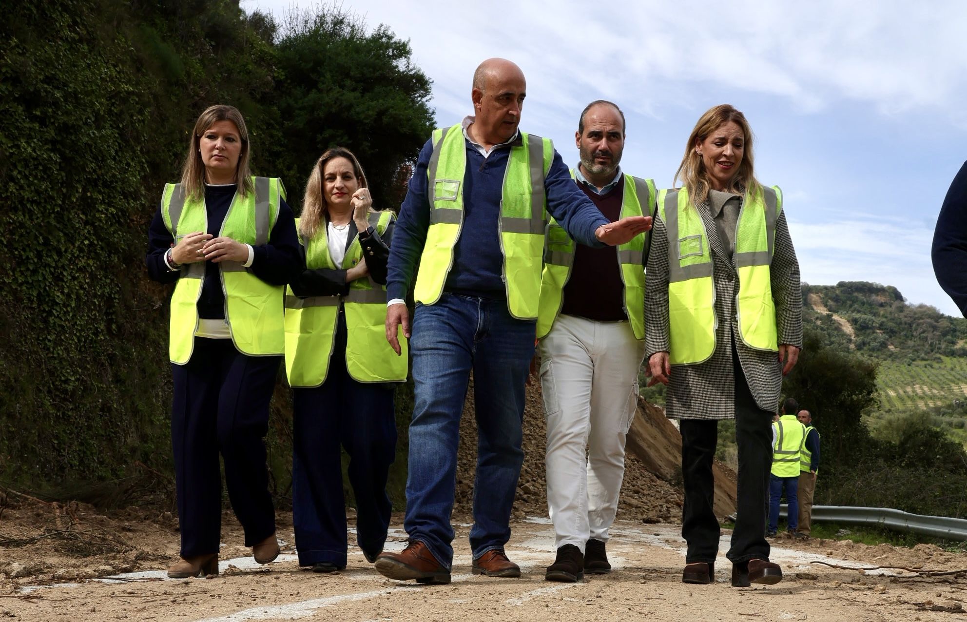 La presidenta de Diputación, Almudena Martínez, de visita en Setenil.