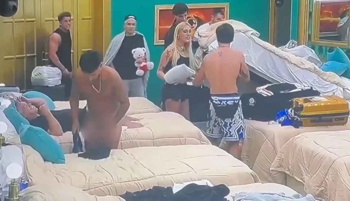 El momento en el que Brian Sarmiento se desnuda en la casa de Gran Hermano