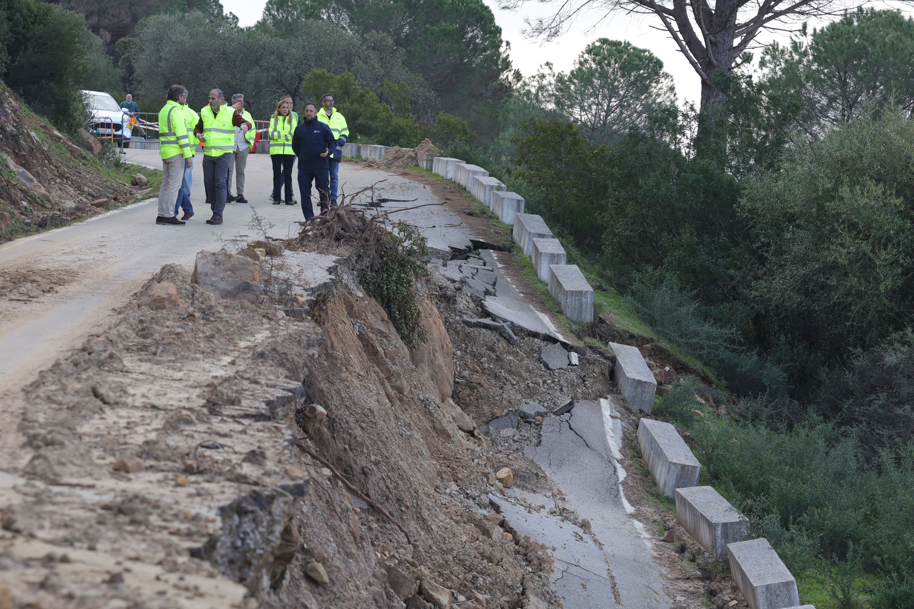 La Diputación de Cádiz comprueba los destrozos en las carreteras de Jimena tras el temporal. La Diputación de Cádiz comprueba los destrozos en las carreteras de Jimena tras el temporal.