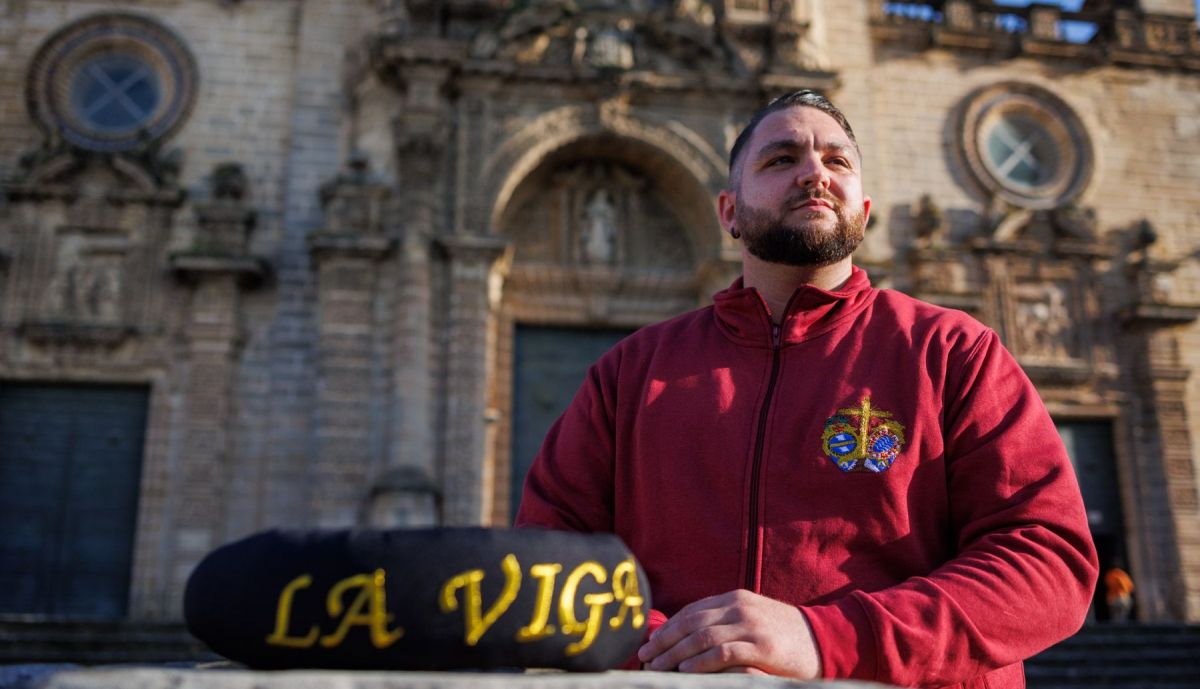 Anthony, con la Catedral de Jerez, de fondo.   MANU GARCÍA