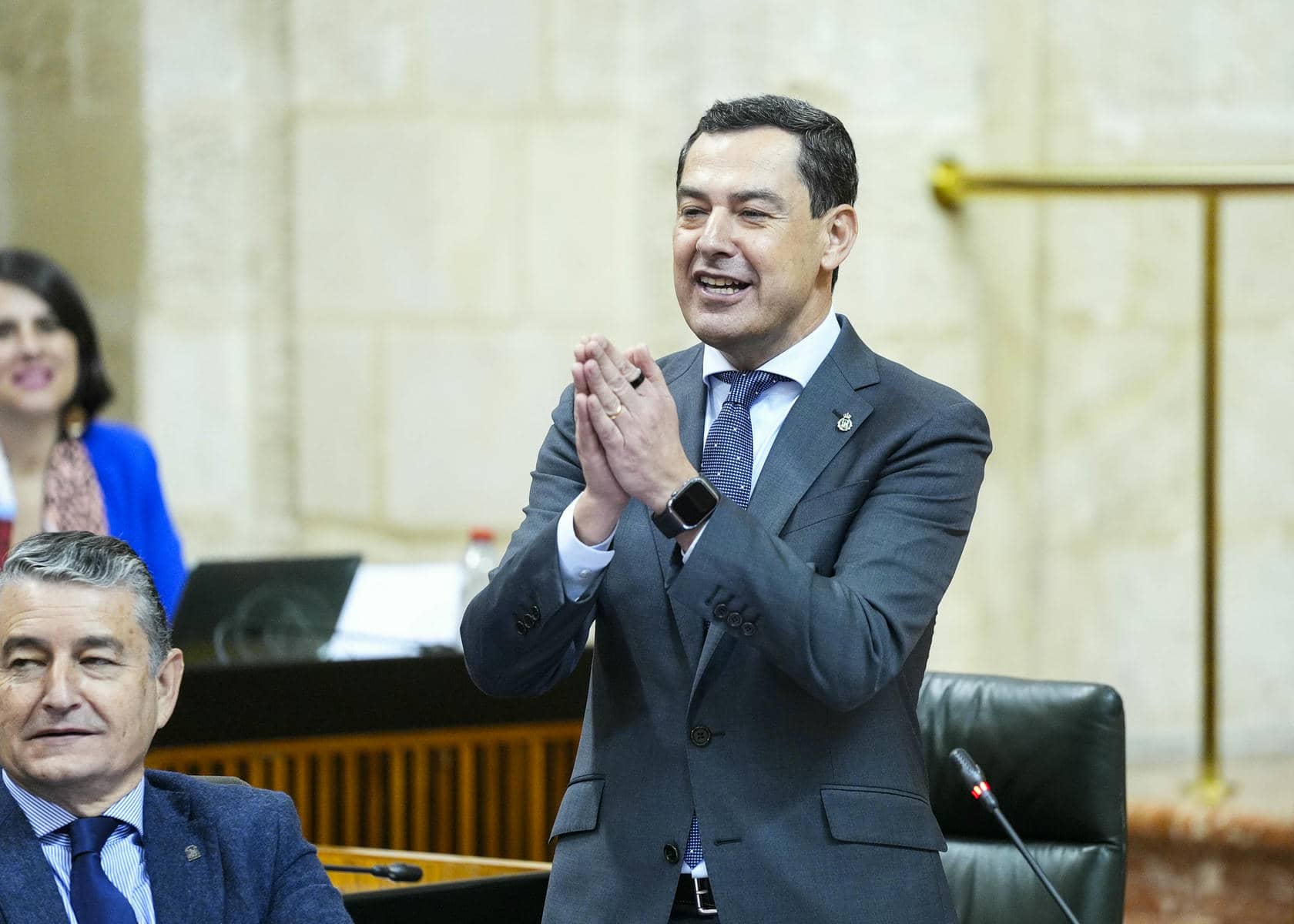Juanma Moreno, en el Parlamento, este jueves.