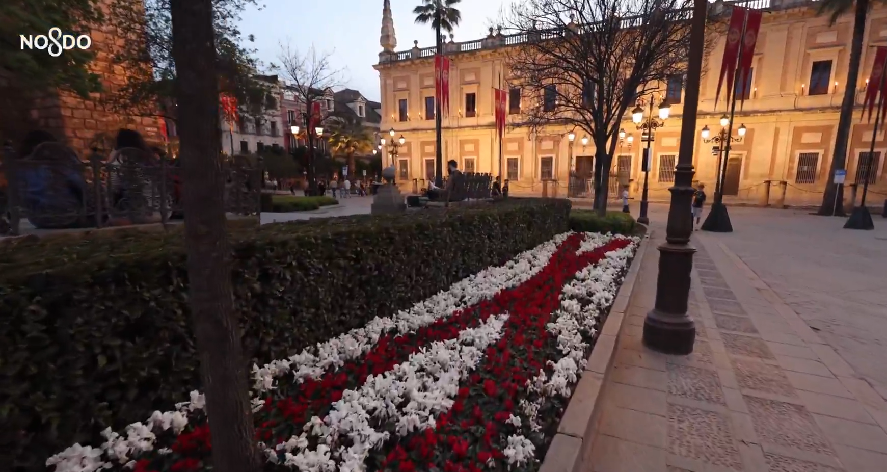 Las flores conmemorativas en Sevilla.