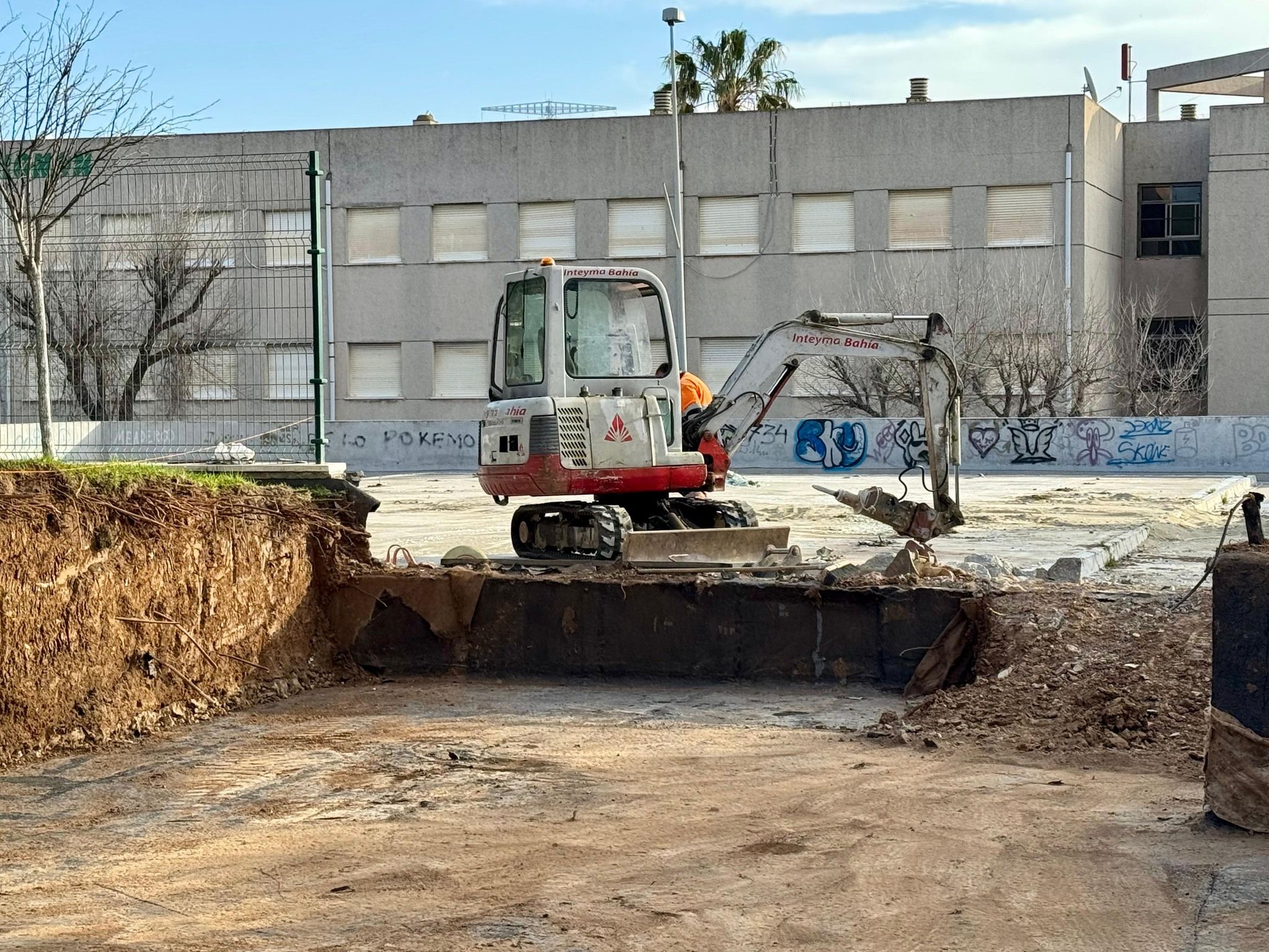 Obras de la nueva zona deportiva de la plaza de Telegrafía Sin Hilos en Cádiz.