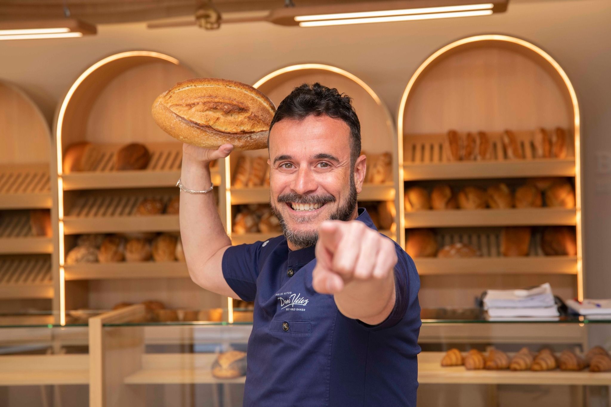 Domi Vélez en su panadería.