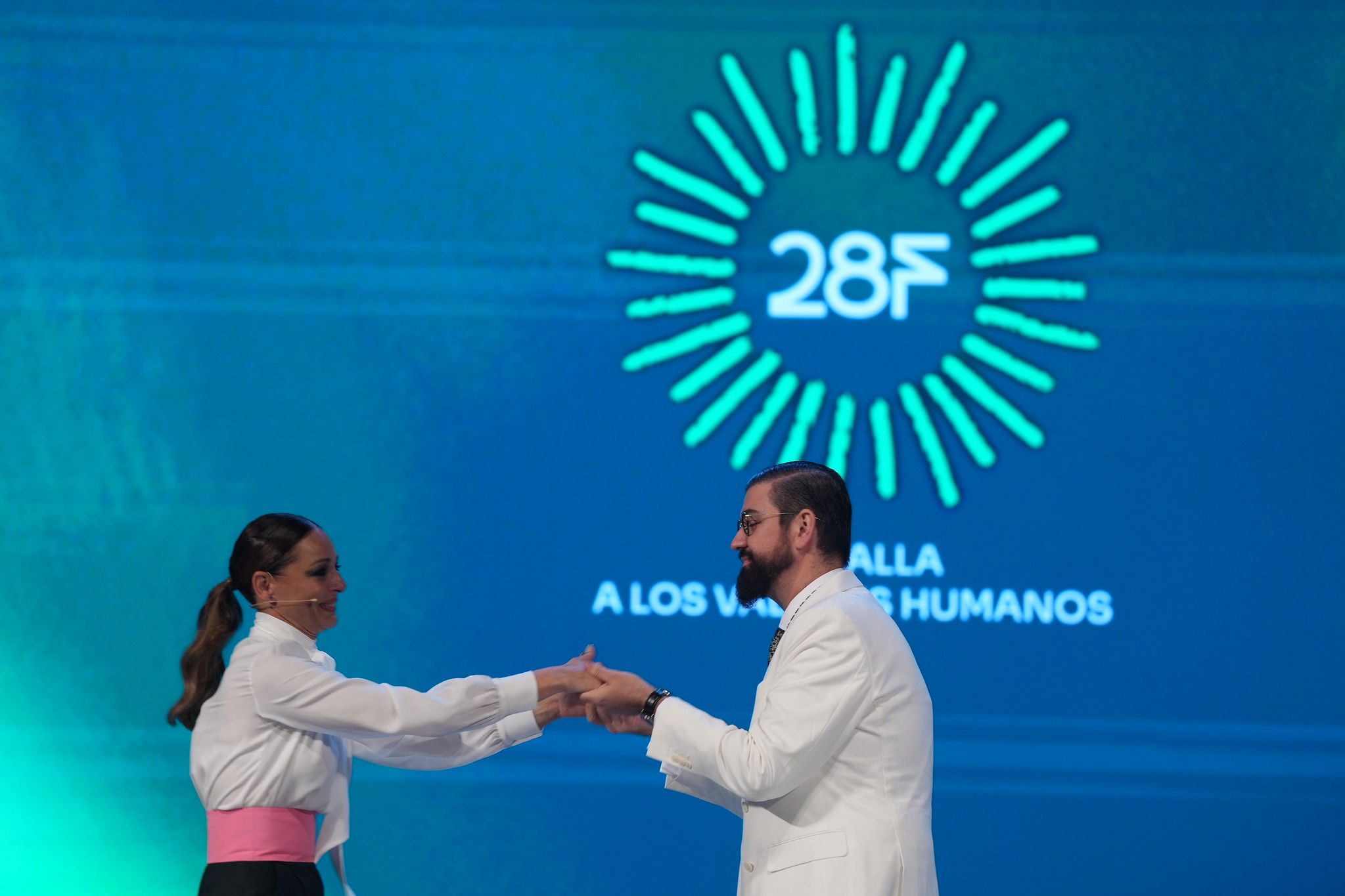 Eva González junto a Manu Sánchez.