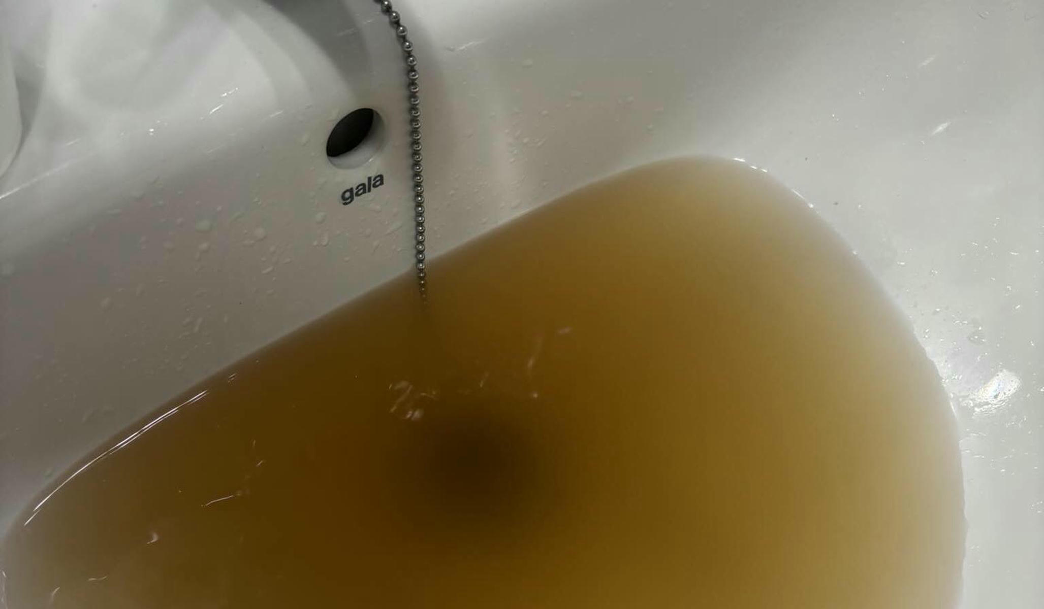 Agua de uno de los grifos en Arcos