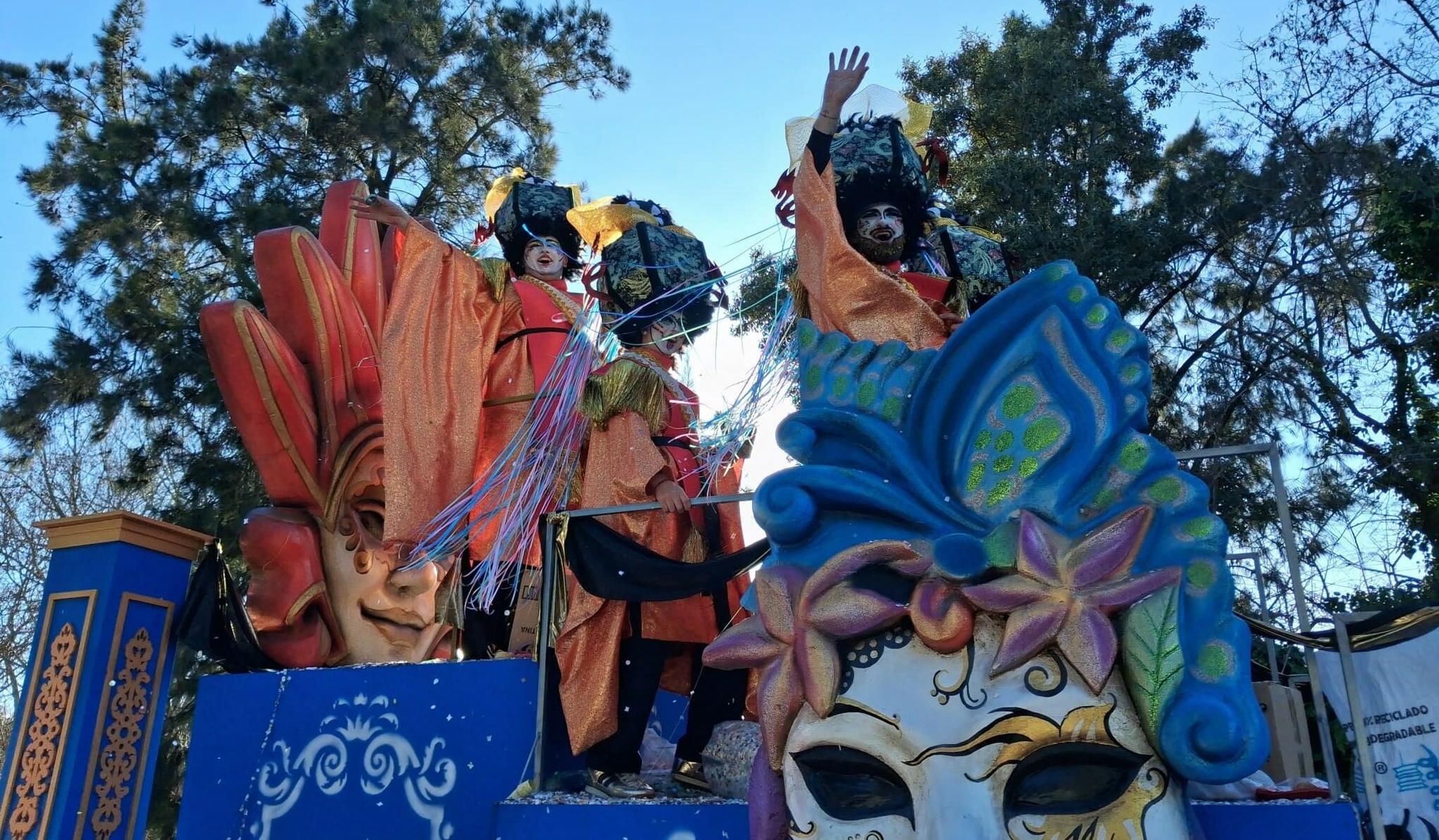 Una de las carrozas participantes en la Cabalgata de Sanlúcar