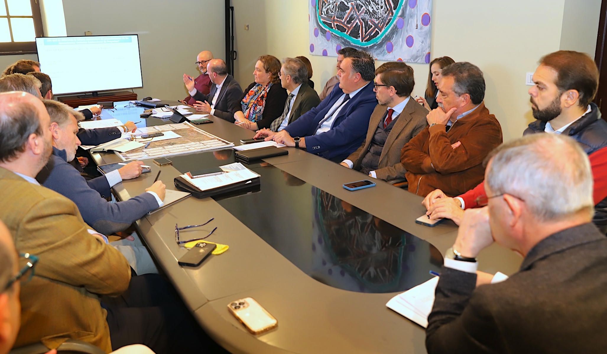 Reunión en el Ayuntamiento de Jerez junto a la delegada de urbanismo, Belén de la Cuadra