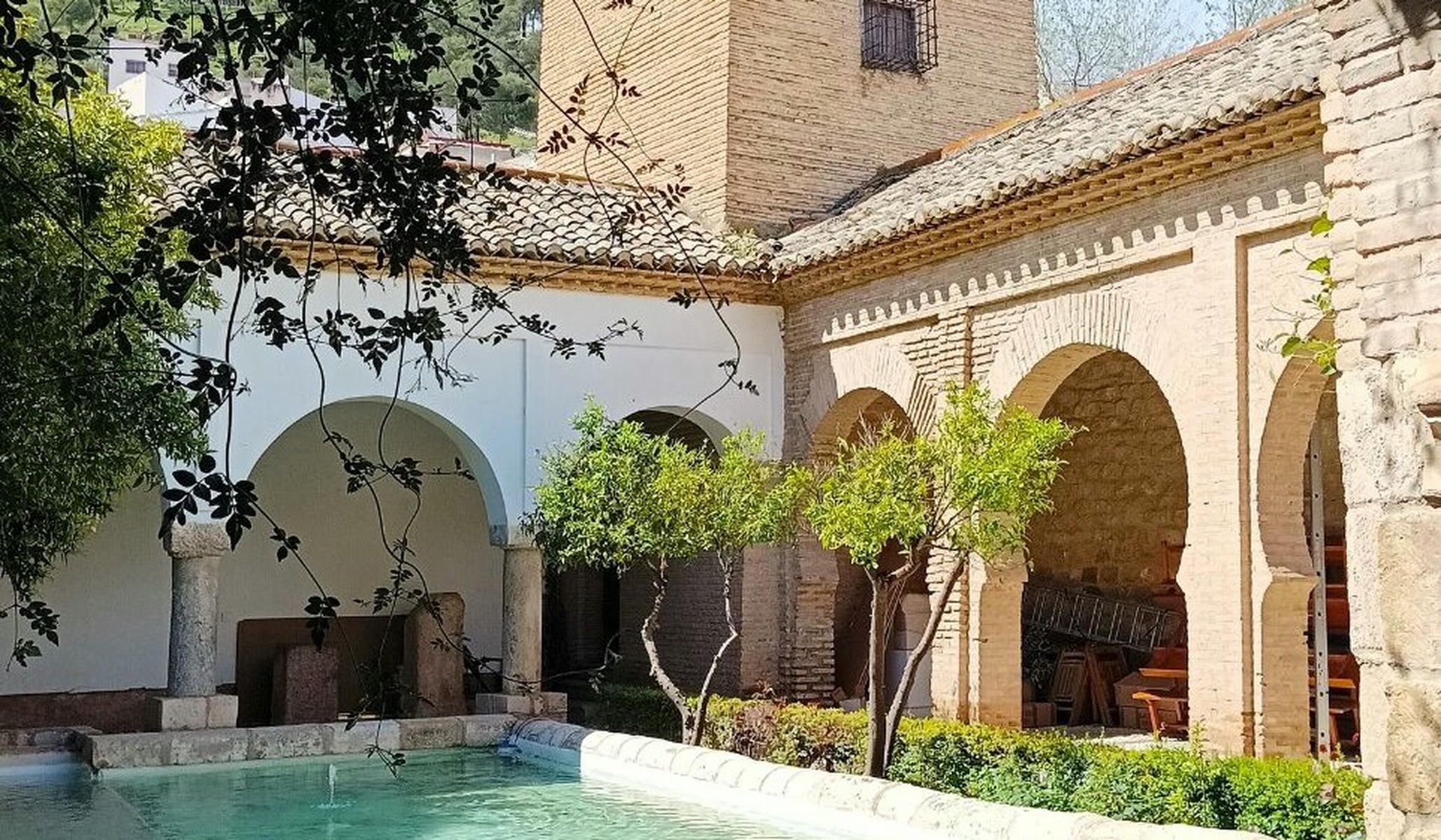 Patio interior de la Iglesia de la Magdalena en la provincia de Jaén