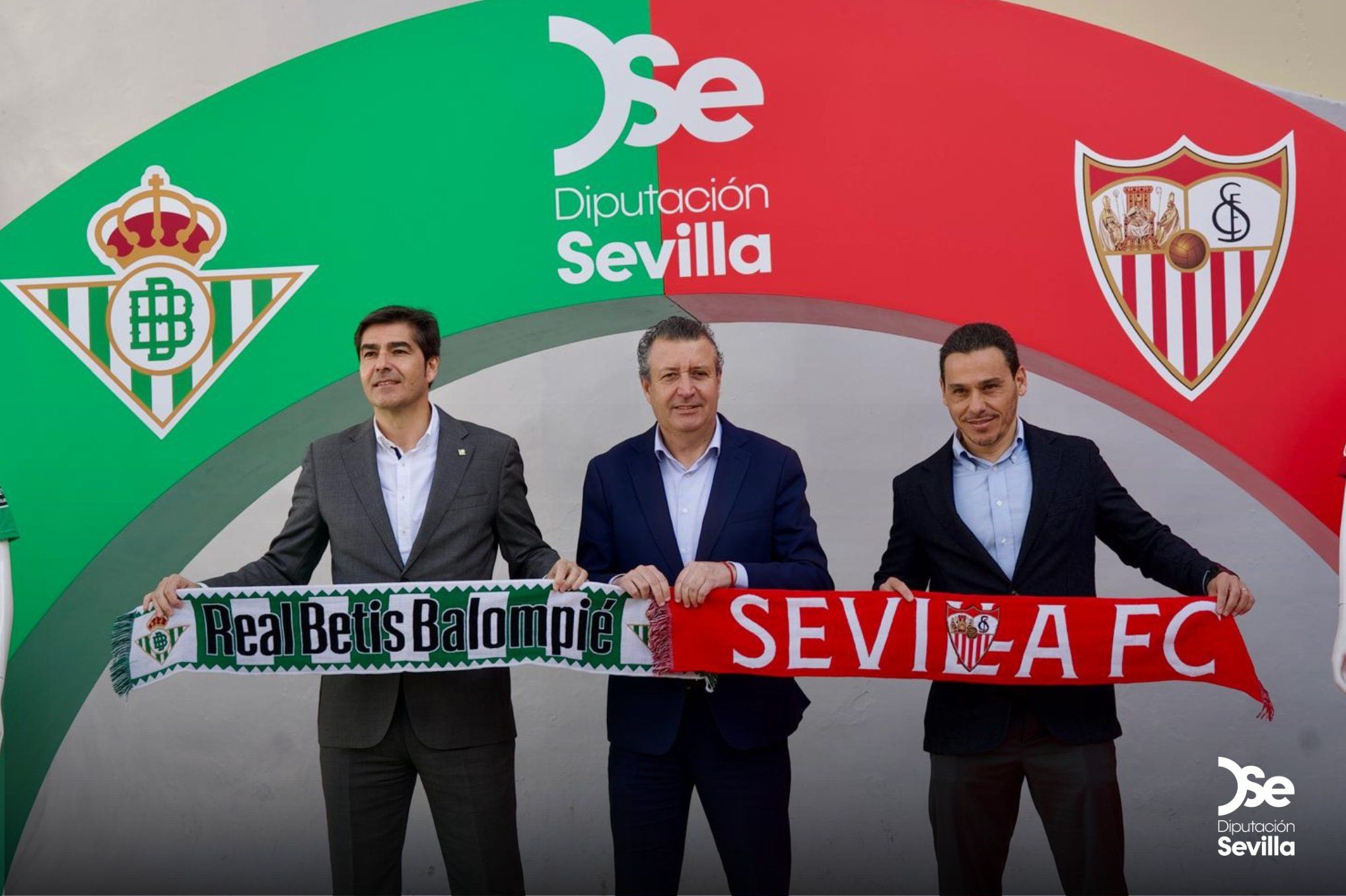 Del Nido Jr. y Ángel Haro junto al presidente de Diputación. Del Nido Jr. y Ángel Haro junto al presidente de Diputación.