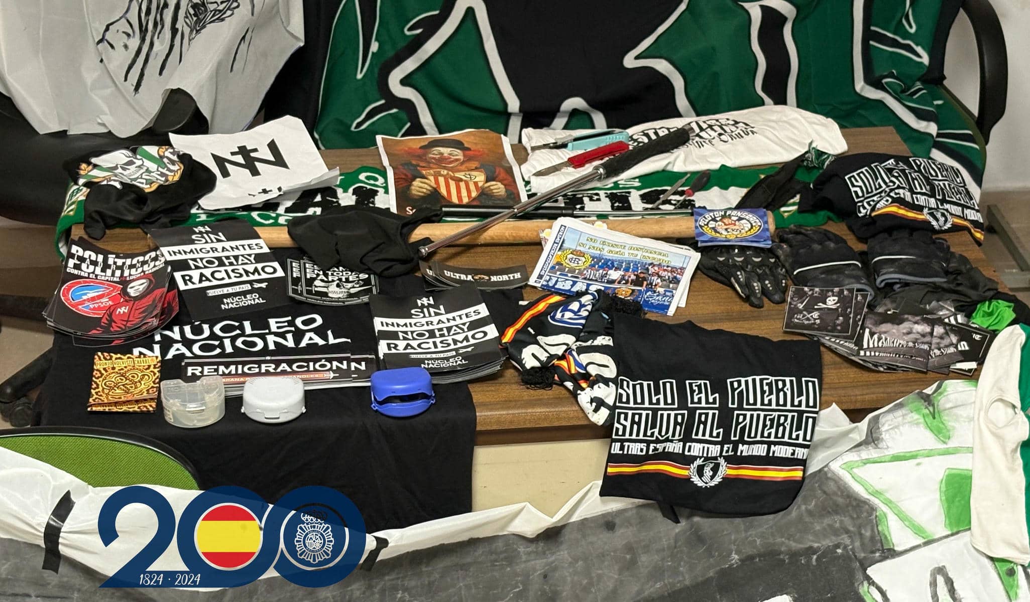 Los agentes de Policía Nacional evitan que los ultras del Sevilla y del Betis se enfrenten en la previa del derbi Los agentes de Policía Nacional evitan que los ultras del Sevilla y del Betis se enfrenten en la previa del derbi