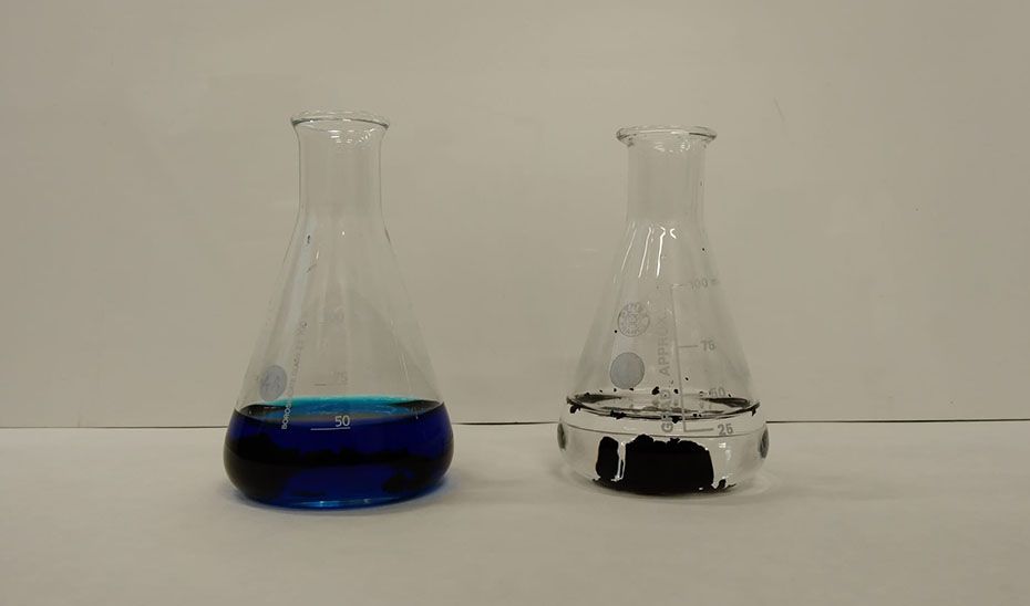 Investigadores aplican un biocarbón obtenido del orujillo de las almazaras para depurar aguas residuales.