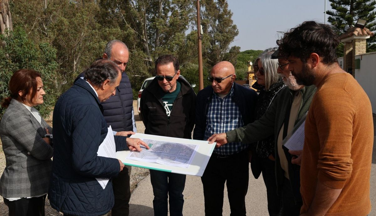 Reunión del alcalde, José María Román, con los vecinos.