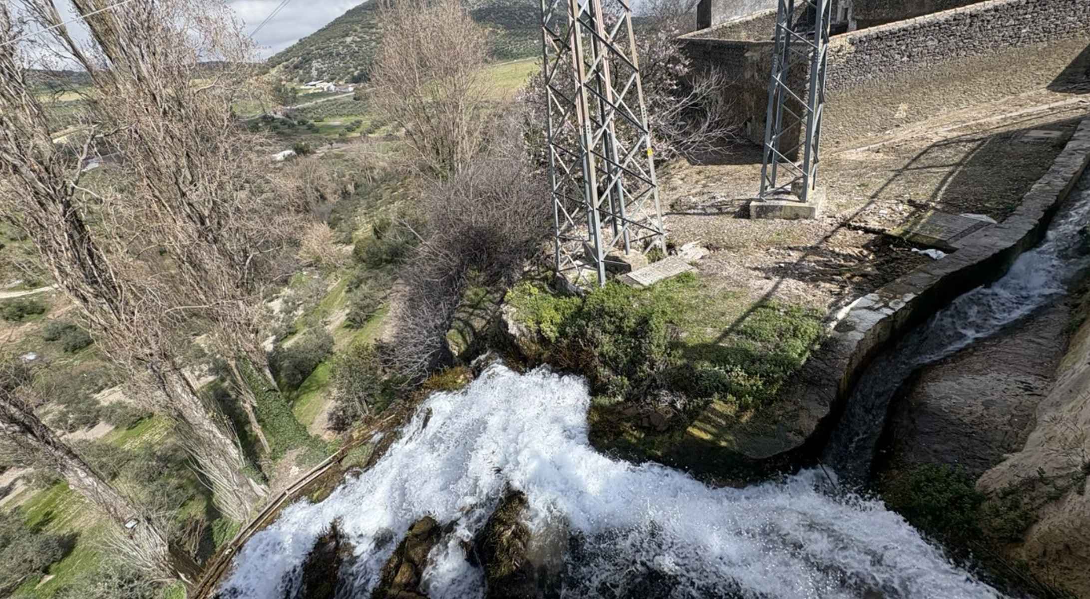 La fuerza del agua en Cuevas del Becerro. La fuerza del agua en Cuevas del Becerro.