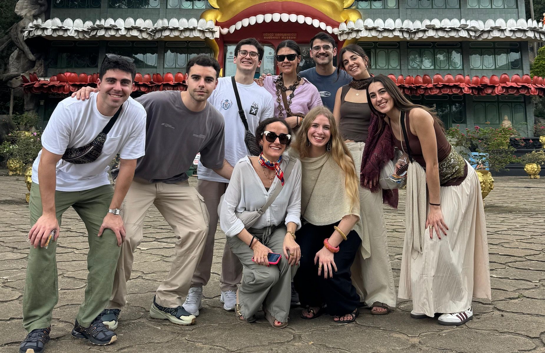 Los andaluces y el extremeño atrapados en Sri Lanka durante su viaje del MIR por el conflicto en Oriente Próximo.