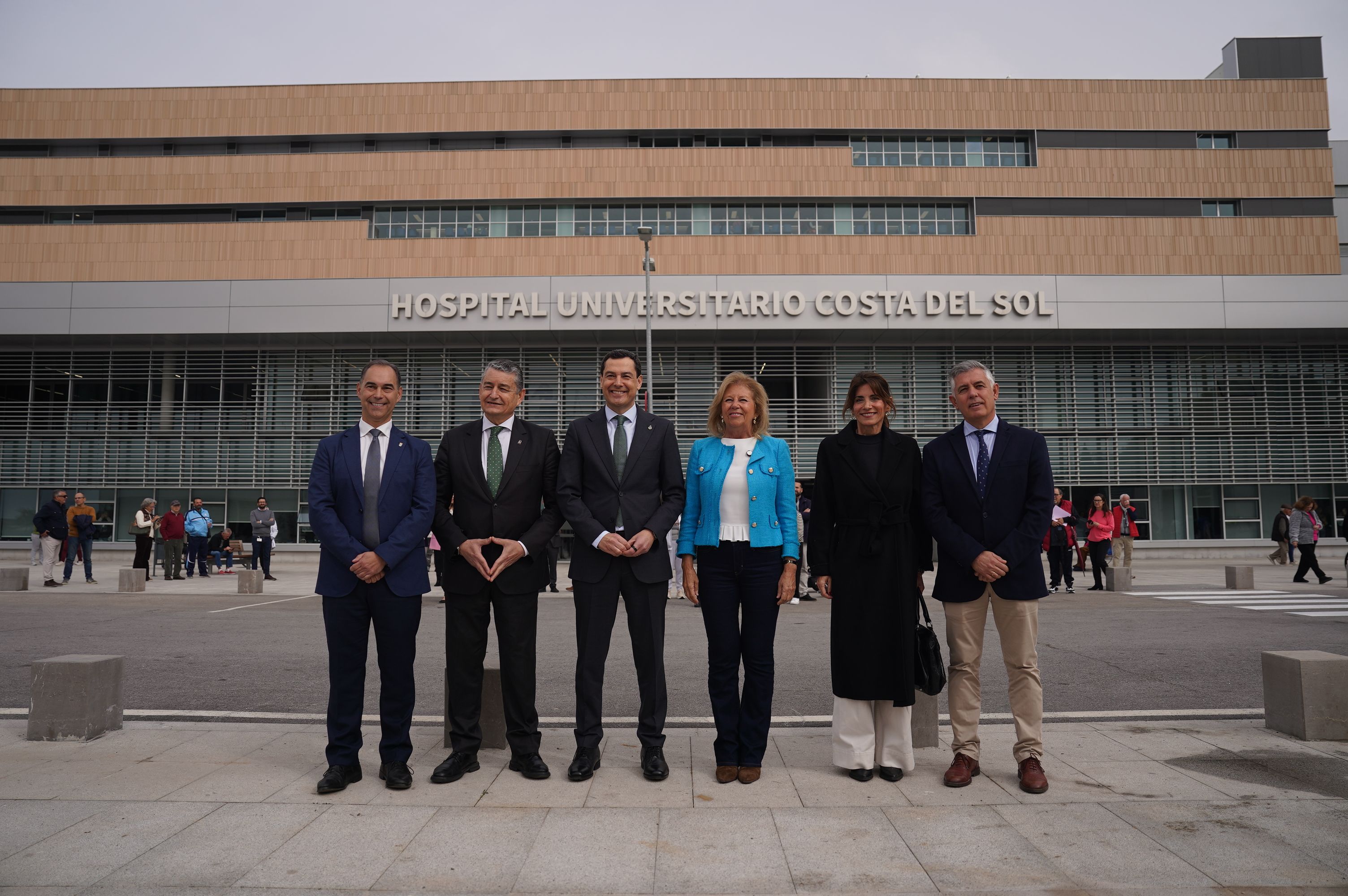 La amplia representación institucional, en las obras de Marbella.