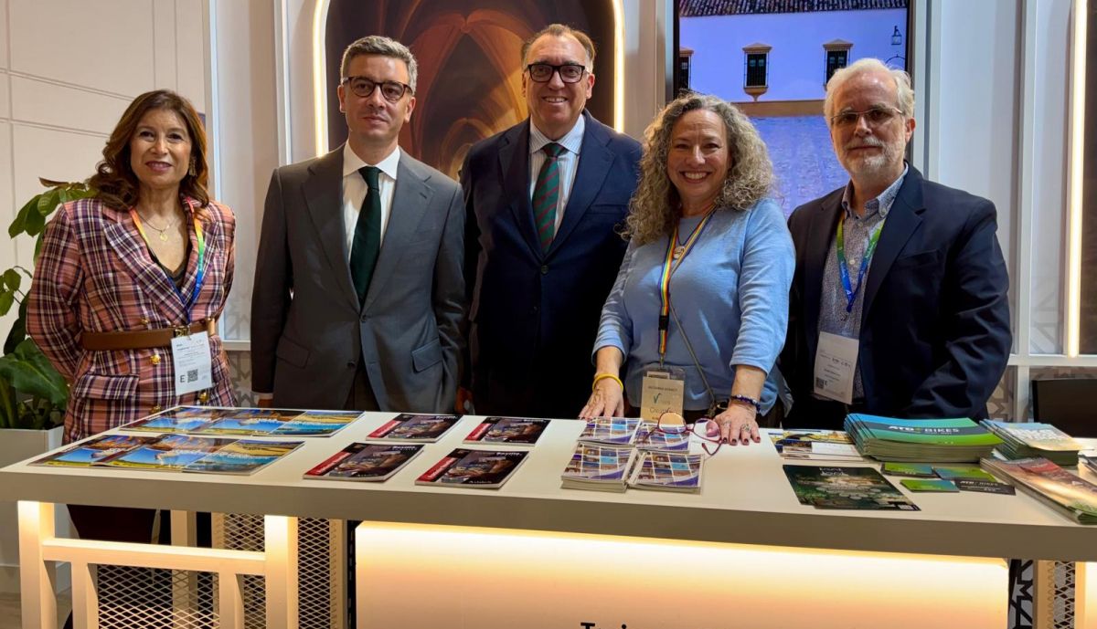 Gemma del Corral, directora general de Promoción Turismo y Hostelería de la Junta Andalucía, Rodrigo Hans presidente de Prodetur. Arturo Bernal Consejero de Turismo Junta Andalucía. Elisa Simón y Daniel Artos de Viajes Creative