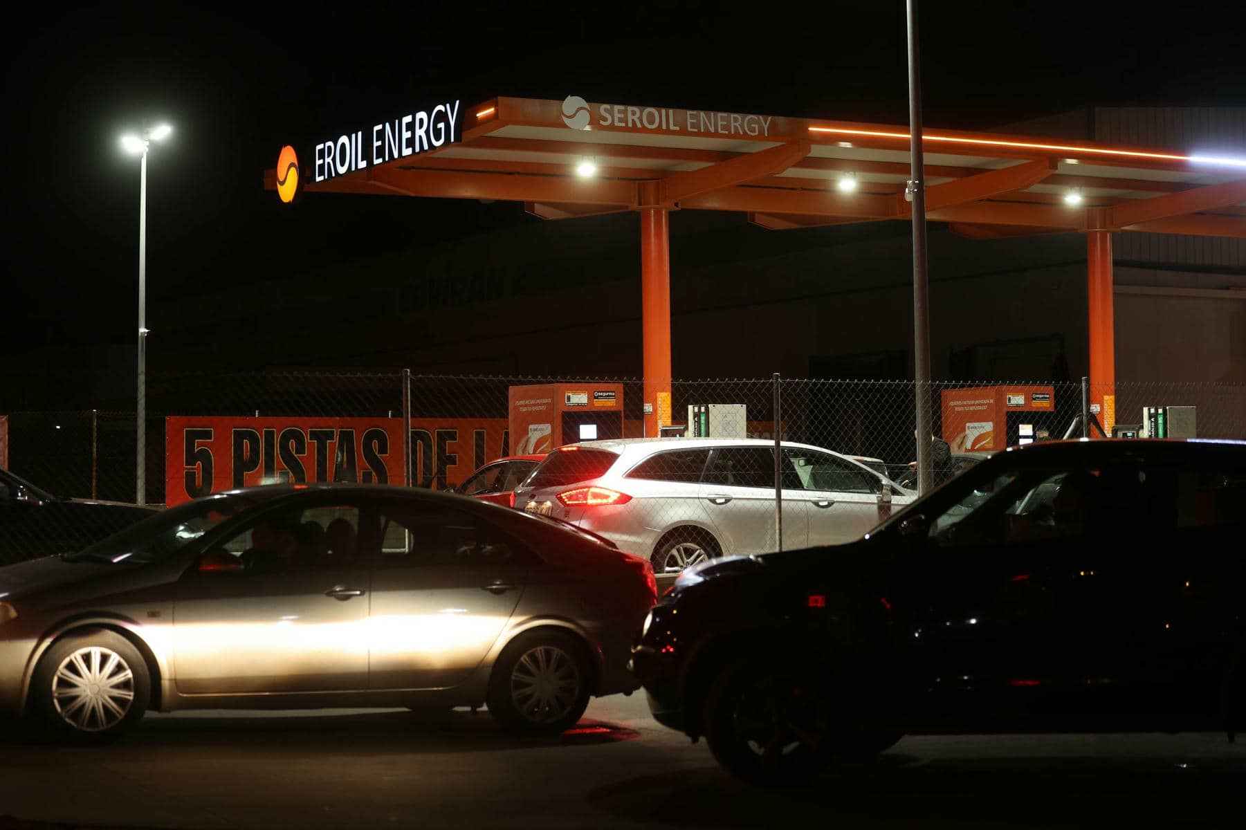 Colapso en las gasolineras por la guerra en Irán.