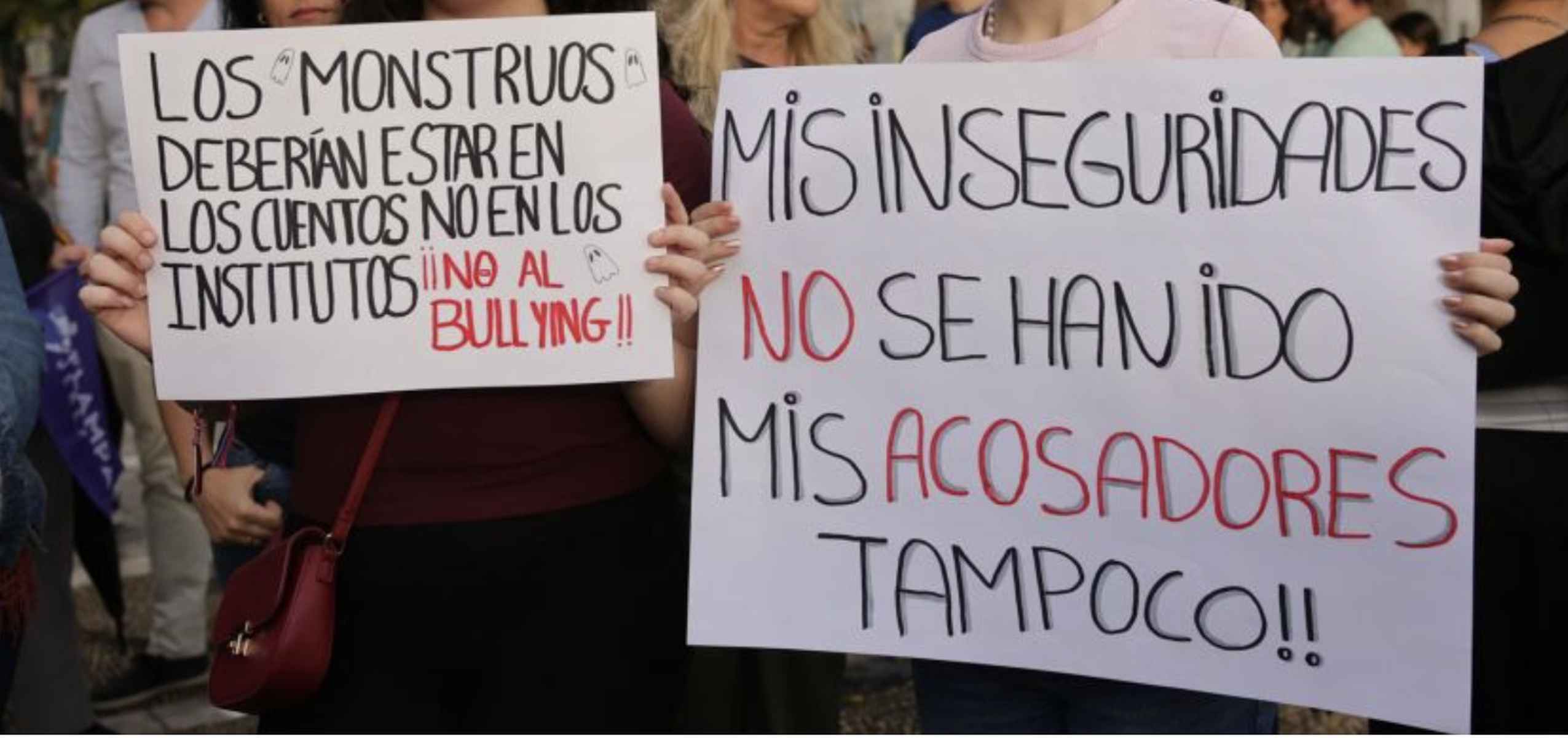 Pancartas contra el bullying.
