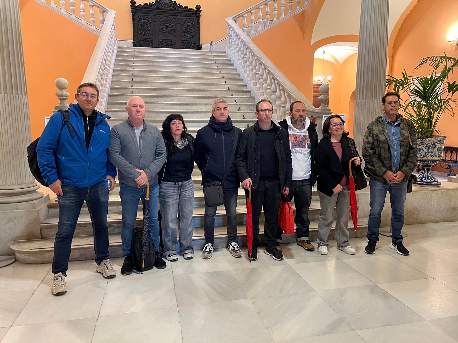 Encierro de los sindicatos en el ayuntamiento.