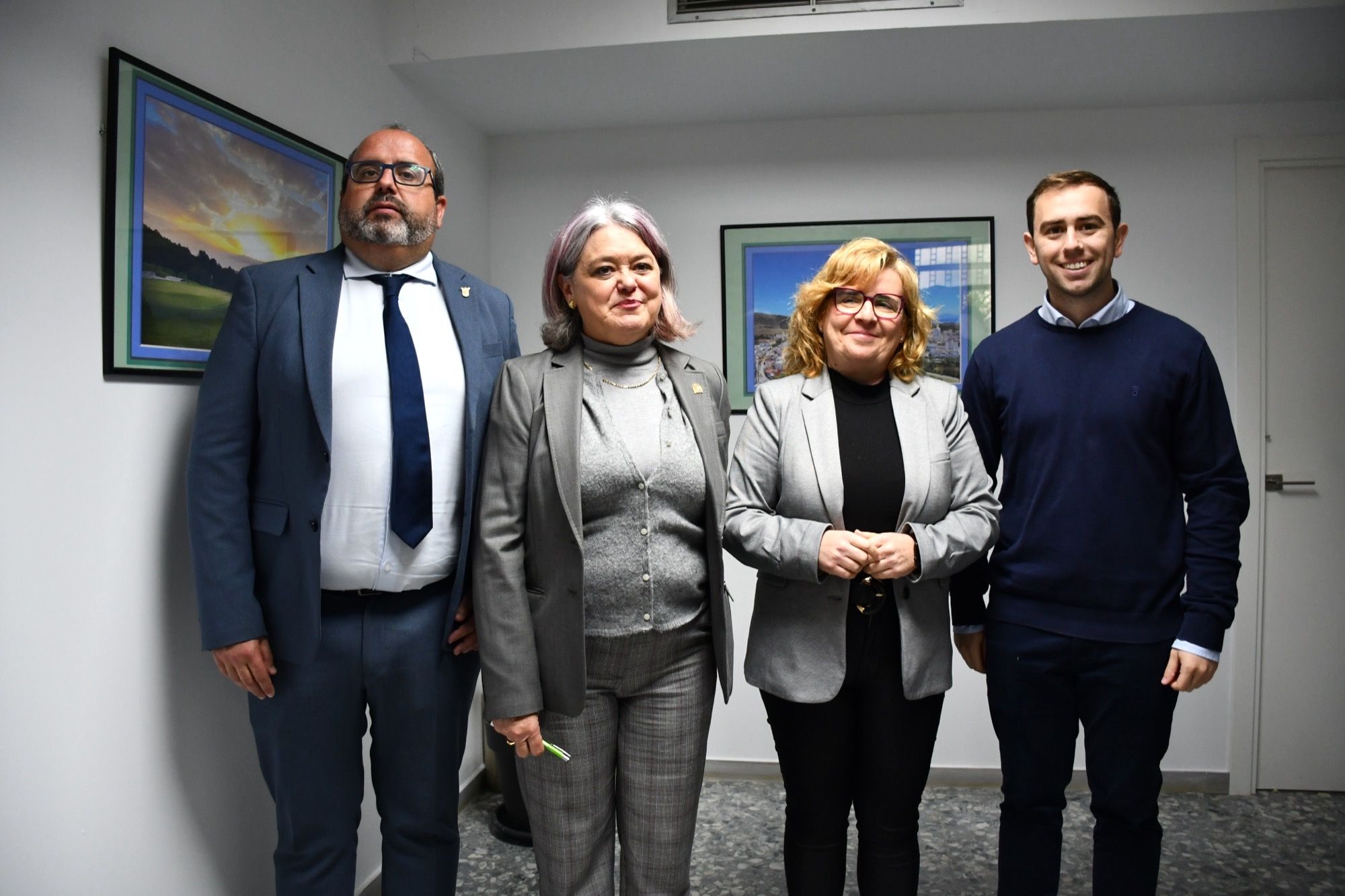 La subdelegada del Gobierno, Blanca Flores, preside la apertura de la oficina en San Roque.