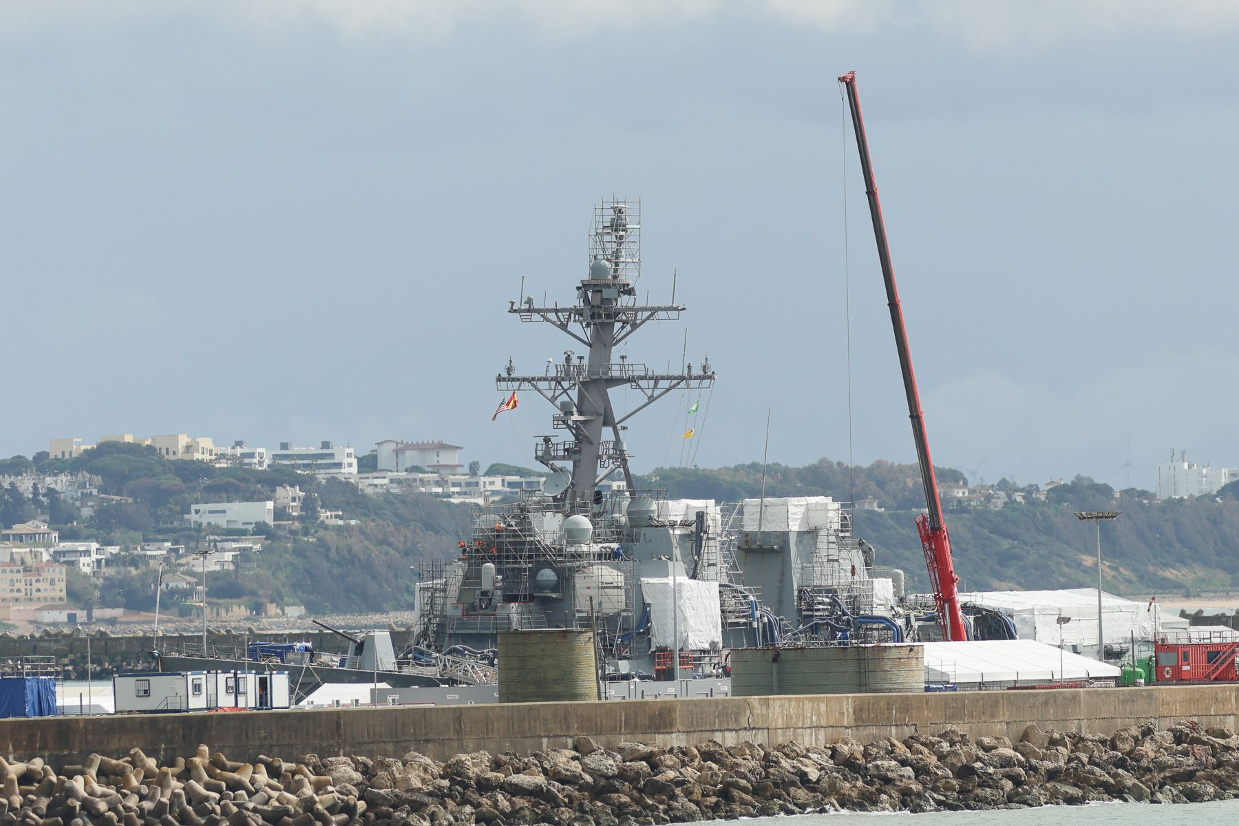 Un barco militar estadounidense en la Base Naval de Rota.