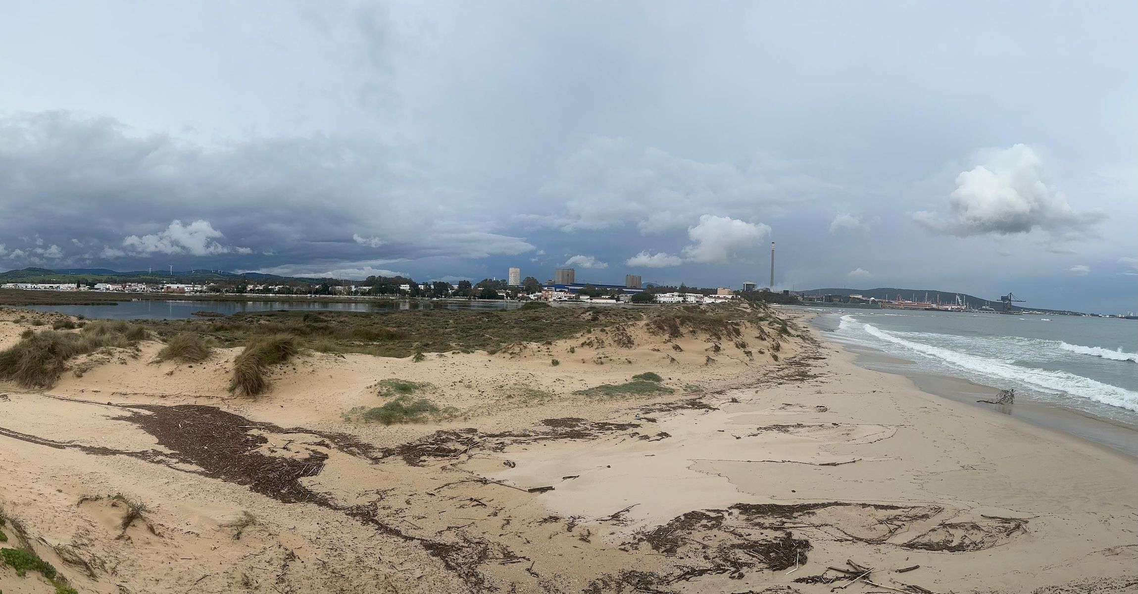El cordón dunar de la playa del Rinconcillo de Algeciras.