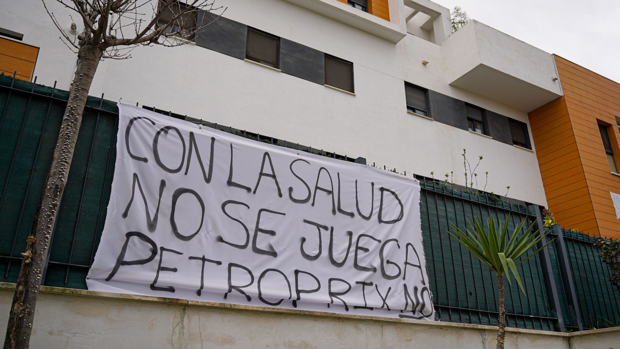 protesta vecinos construccion gasolinera san juan aznalfarache sevilla 03
