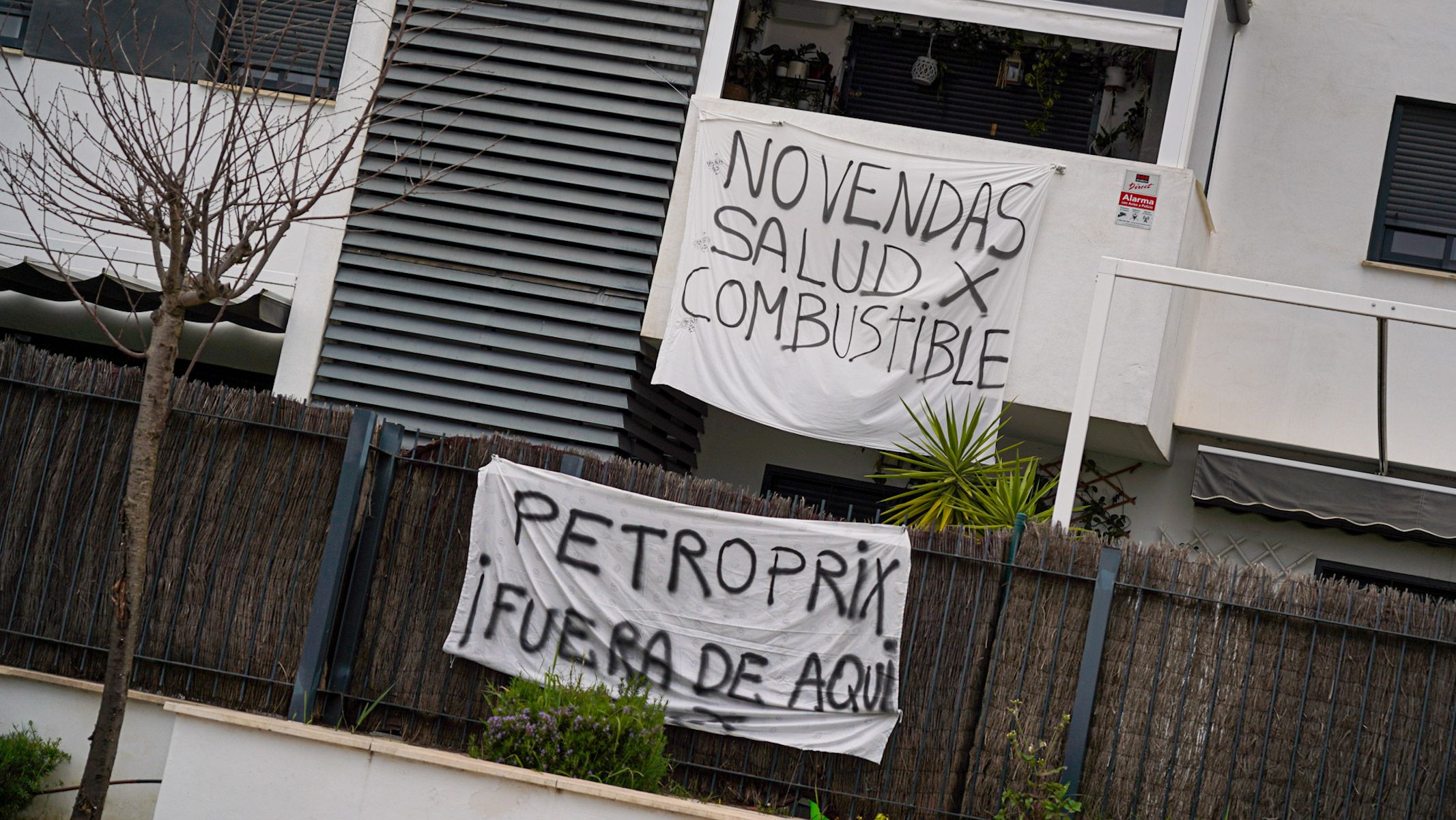 protesta vecinos construccion gasolinera san juan aznalfarache sevilla 12