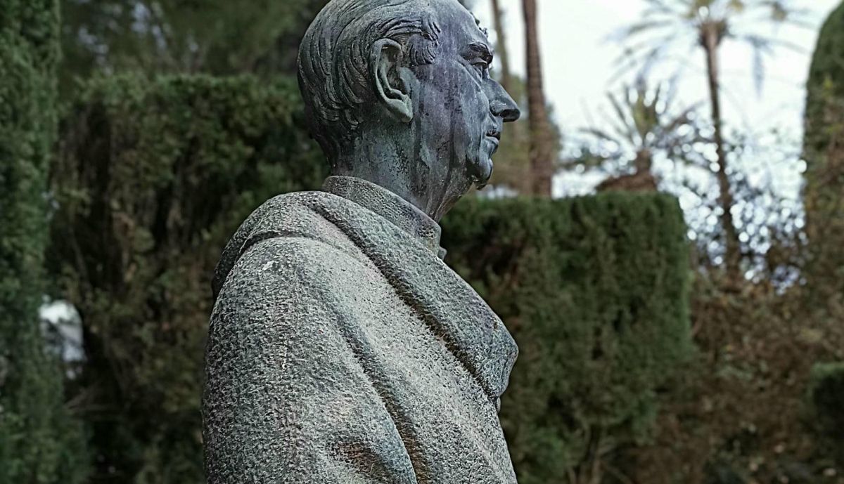 Busto de José Mª Pemán, vista derecha. 