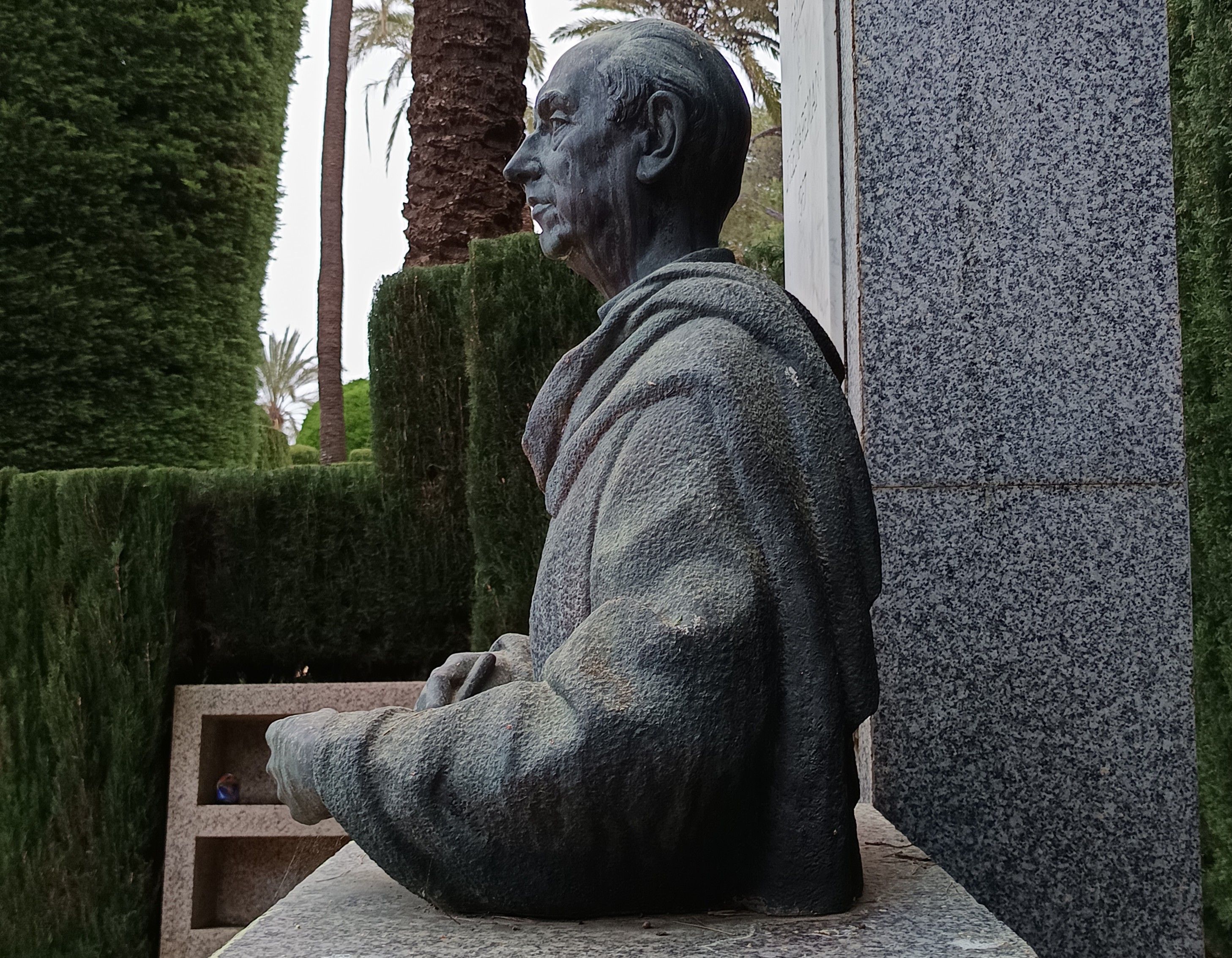 Busto de José Mª Pemán, vista izquierda.