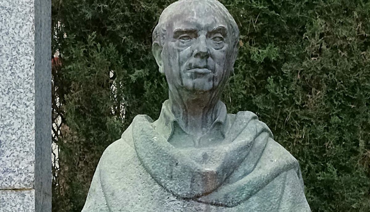 Busto de José Mª Pemán, vista frontal.