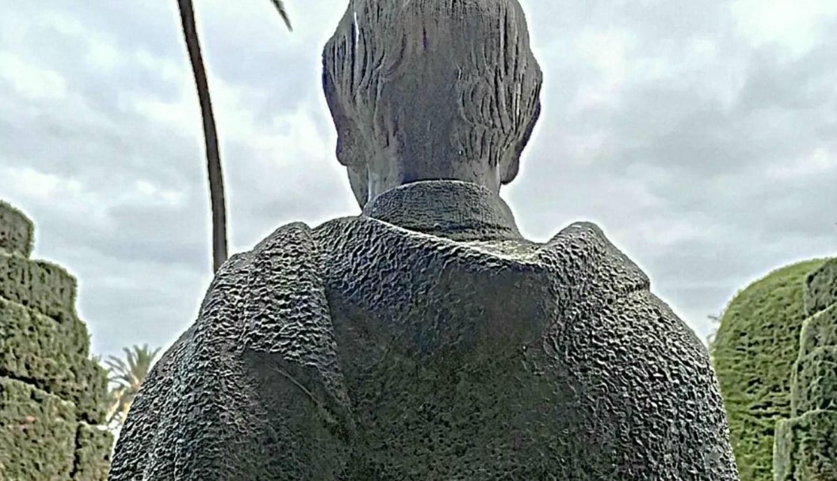 Busto de José Mª Pemán, vista posterior.