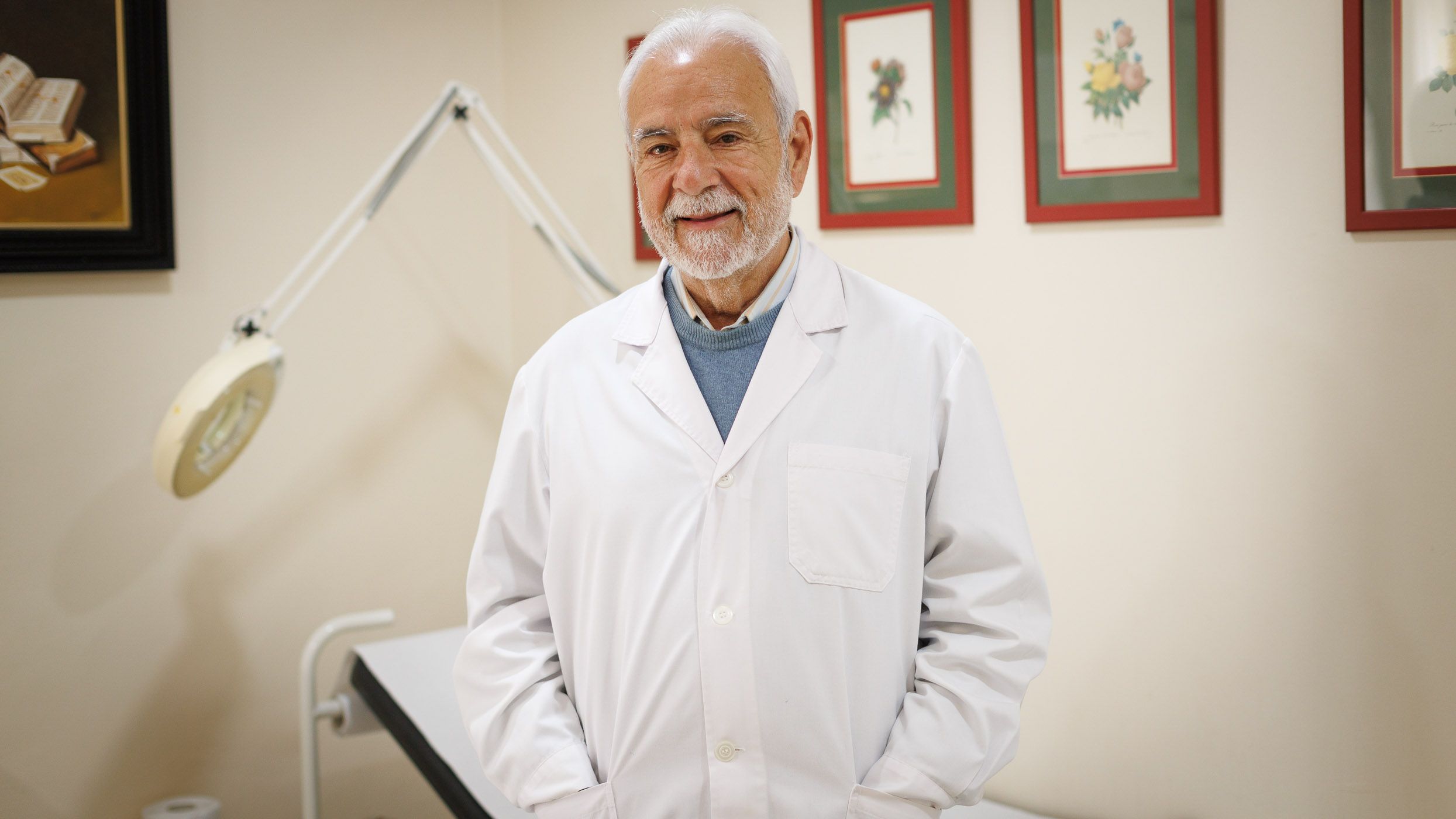 El endocrino e internista Jesús Lorente, en la clínica Los Álamos de Jerez.