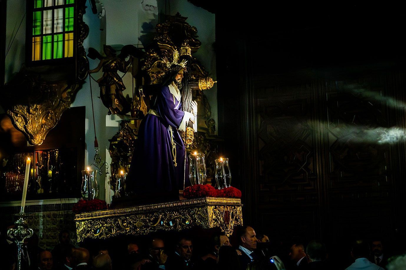 Traslado del Nazareno al altar de quinario, en una imagen de archivo.
