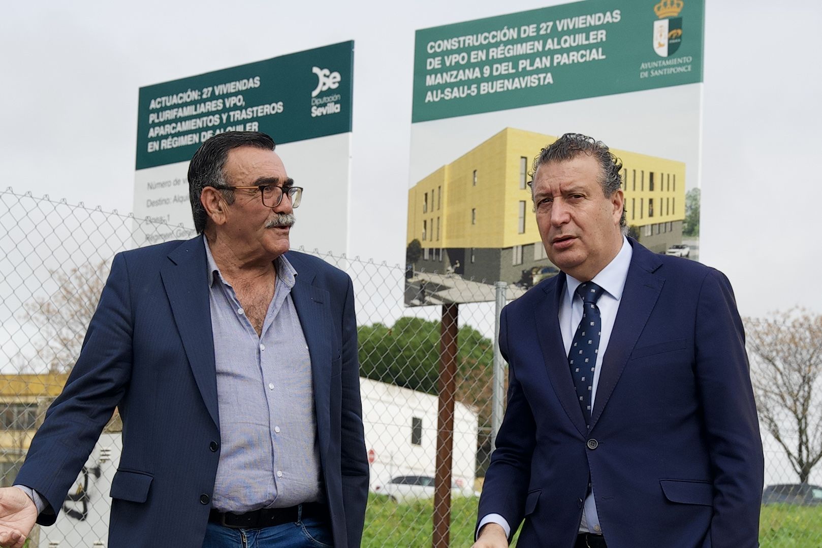 Un momento de la visita de Javier Fernández a Santiponce.