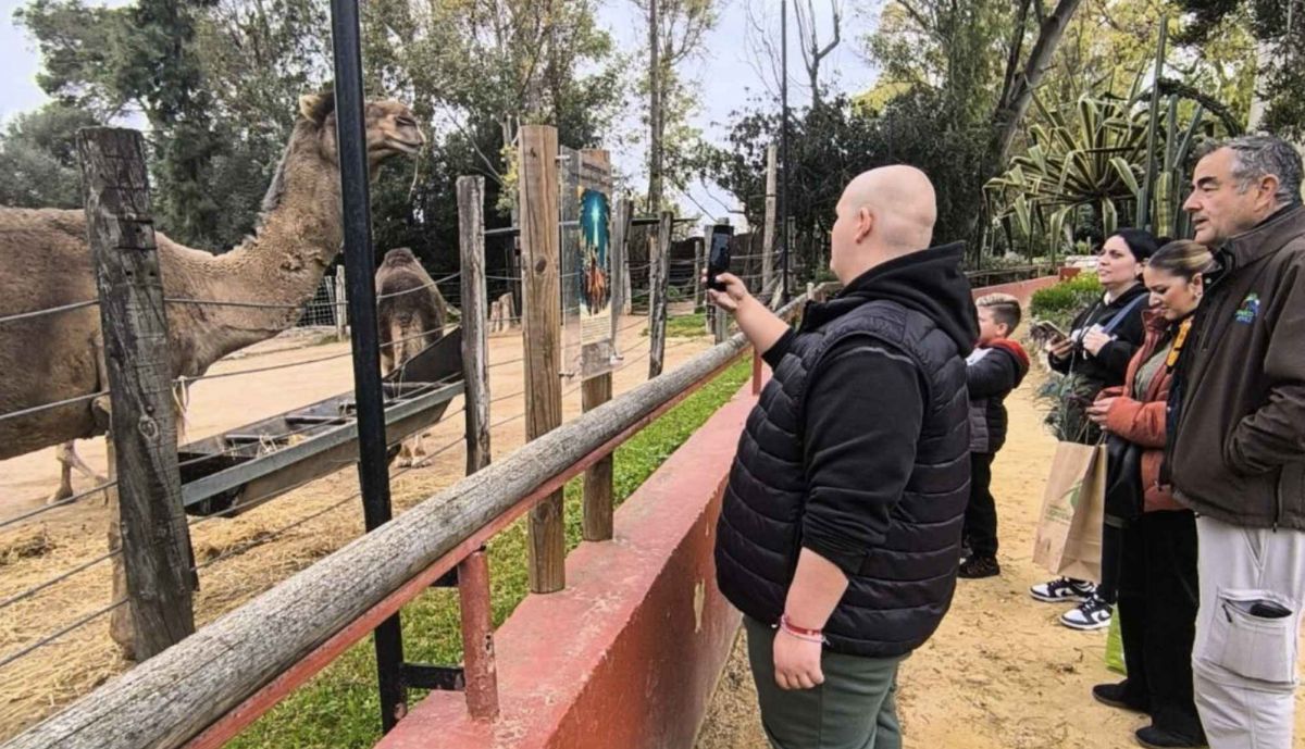 El joven, disfrutando de una jornada inolvidable.