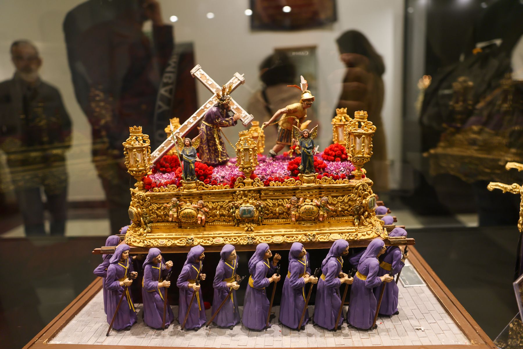Detalles de la representación en miniatura de la hermandad de Jesús Nazareno de Jerez.